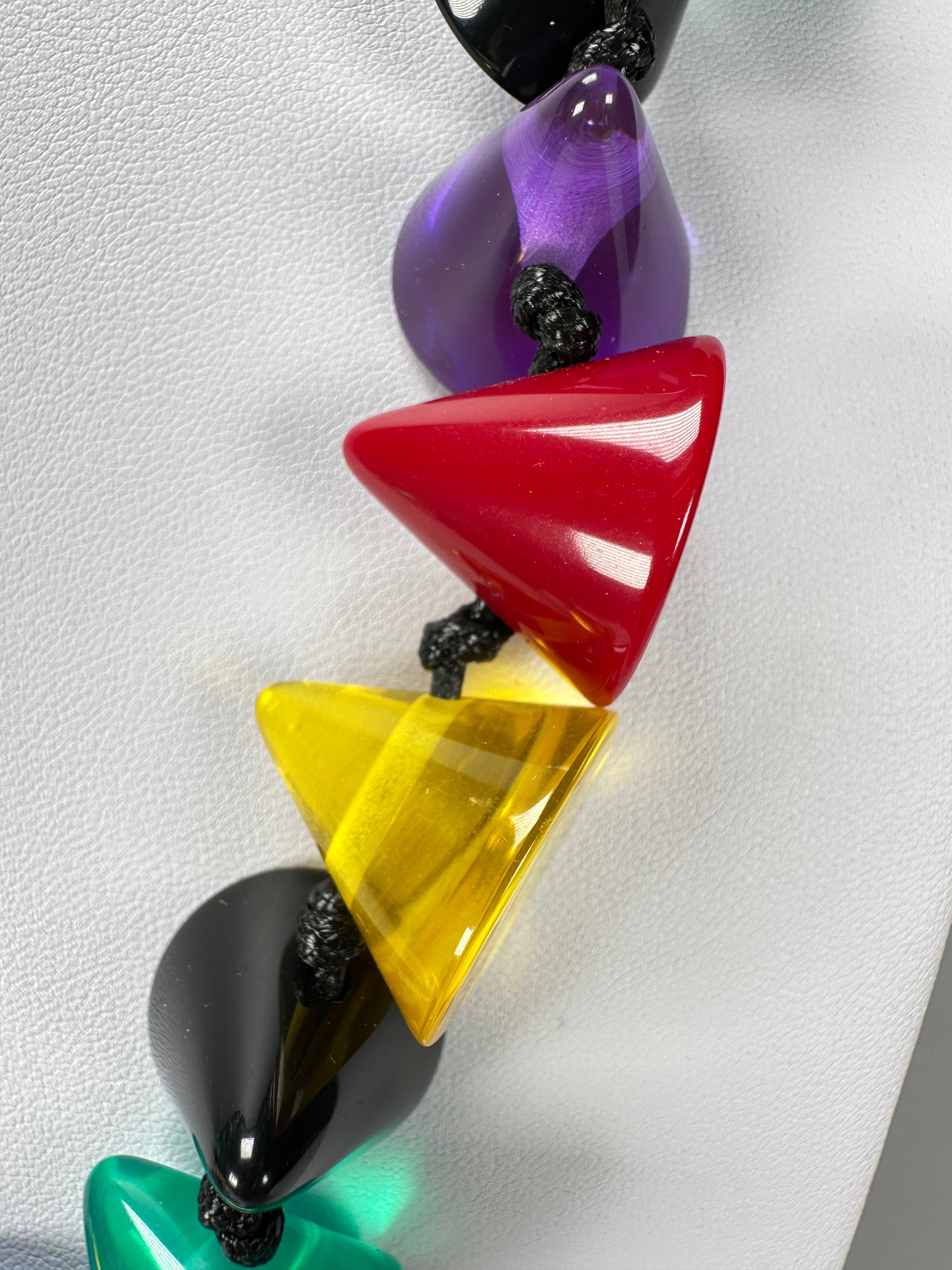 Sobral - Mix 2023 "Cones MD" Resin Necklace ( 005368 )