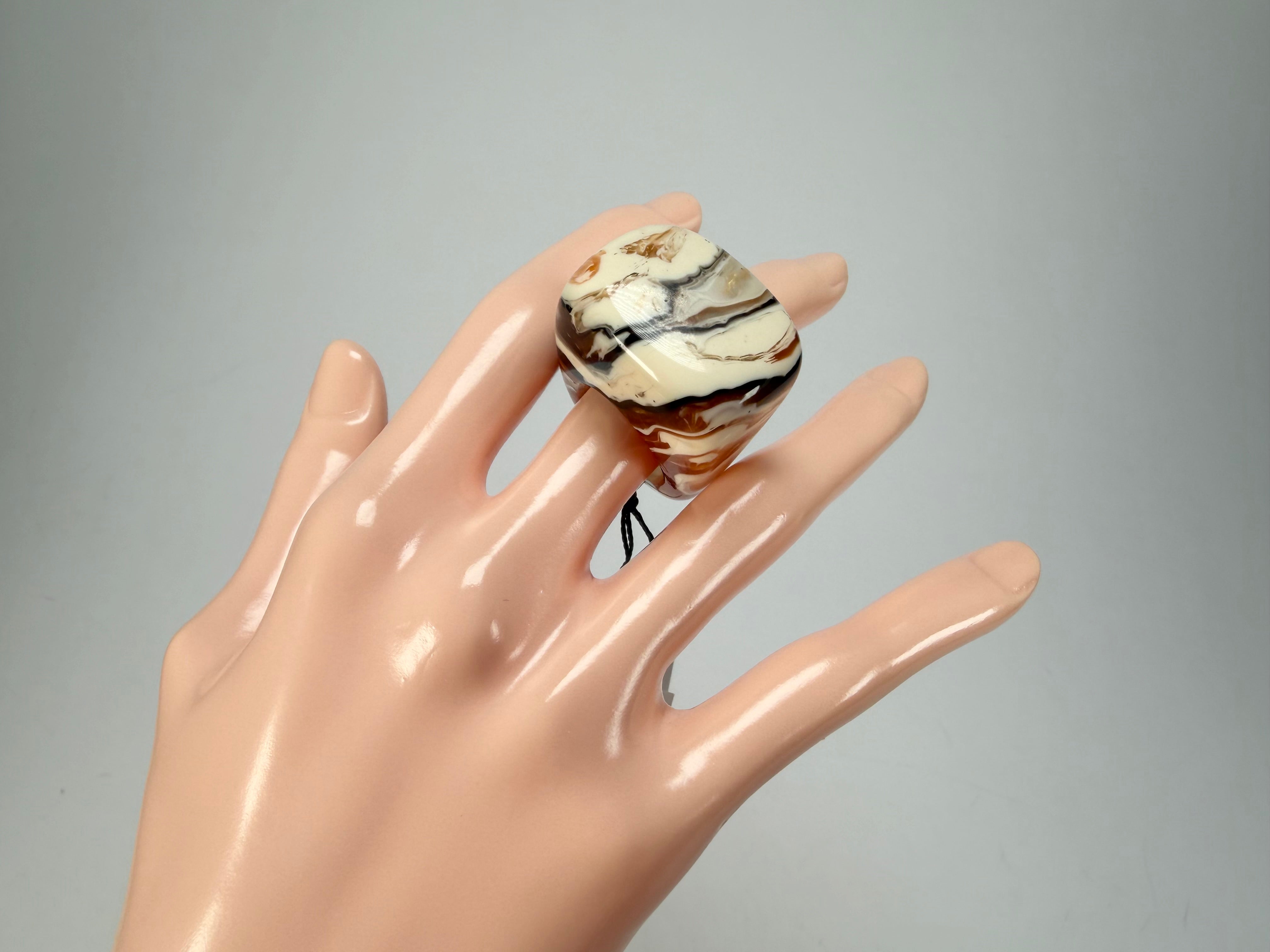 Sobral - Carmelo "Wave" Resin Ring ( 005325 ) - Size UK N / US 7