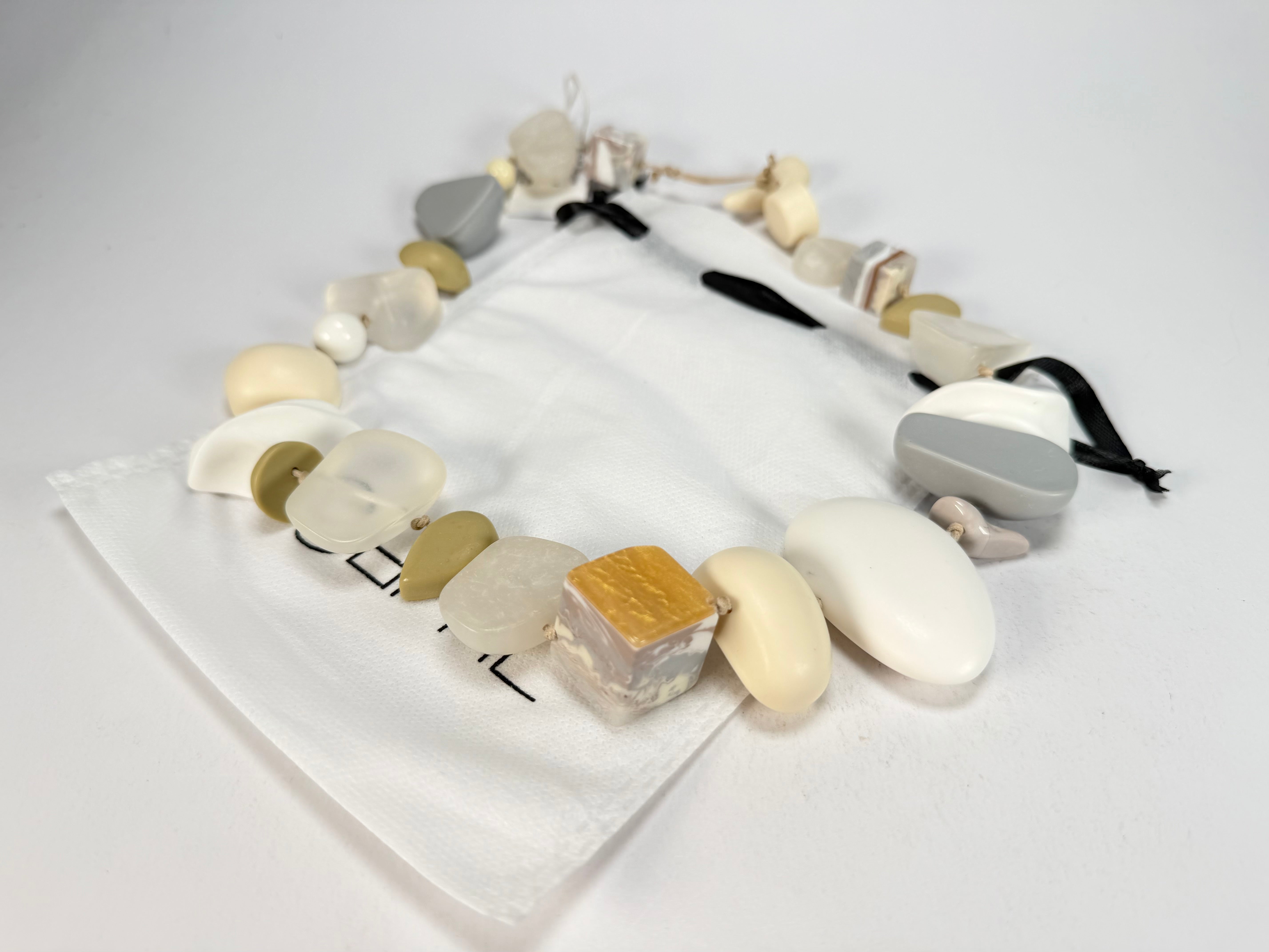 Sobral - Indiana "Marfim" Cream Mix 70cm Resin Necklace ( 000033 )