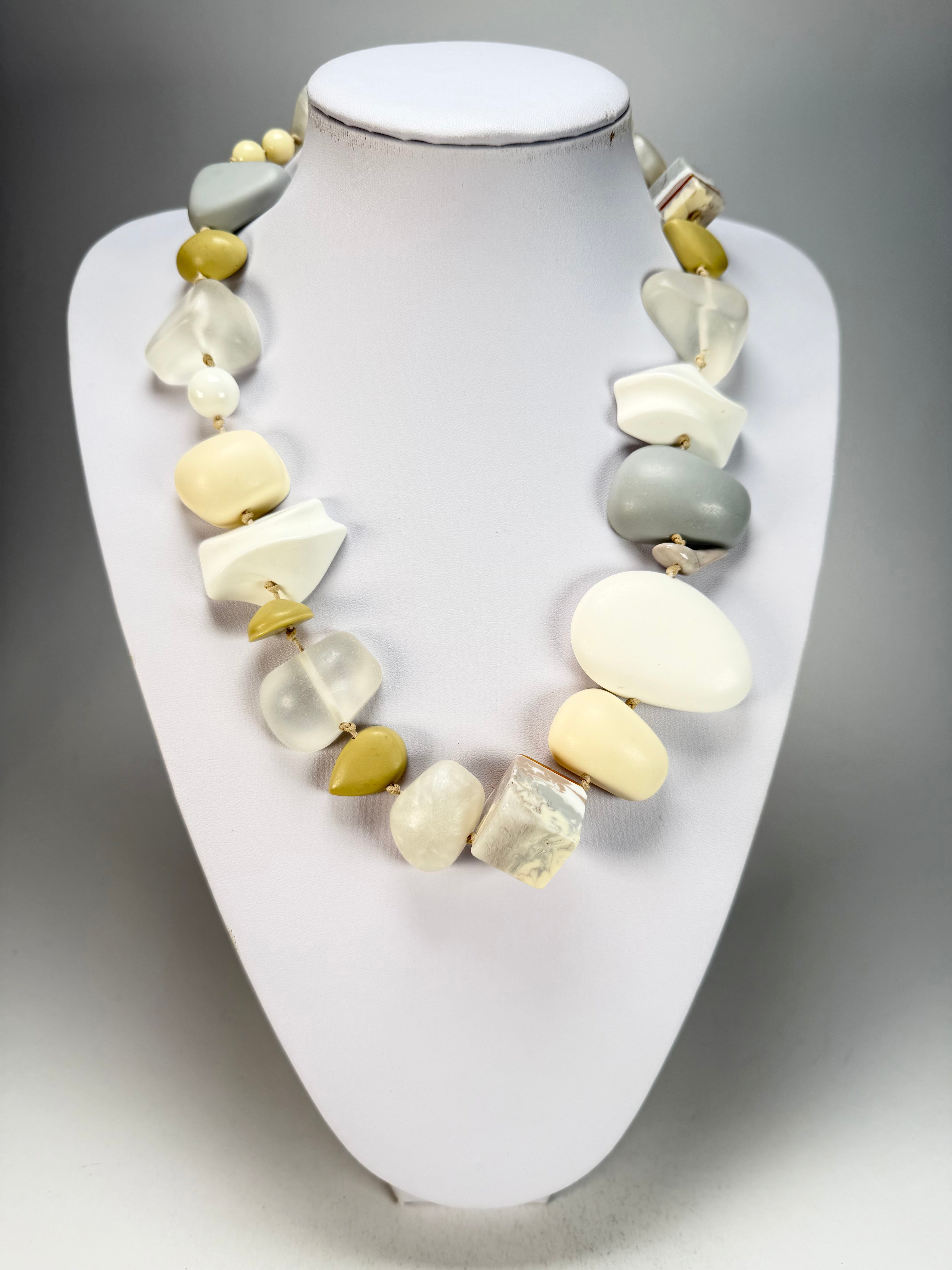 Sobral - Indiana "Marfim" Cream Mix 70cm Resin Necklace ( 000033 )