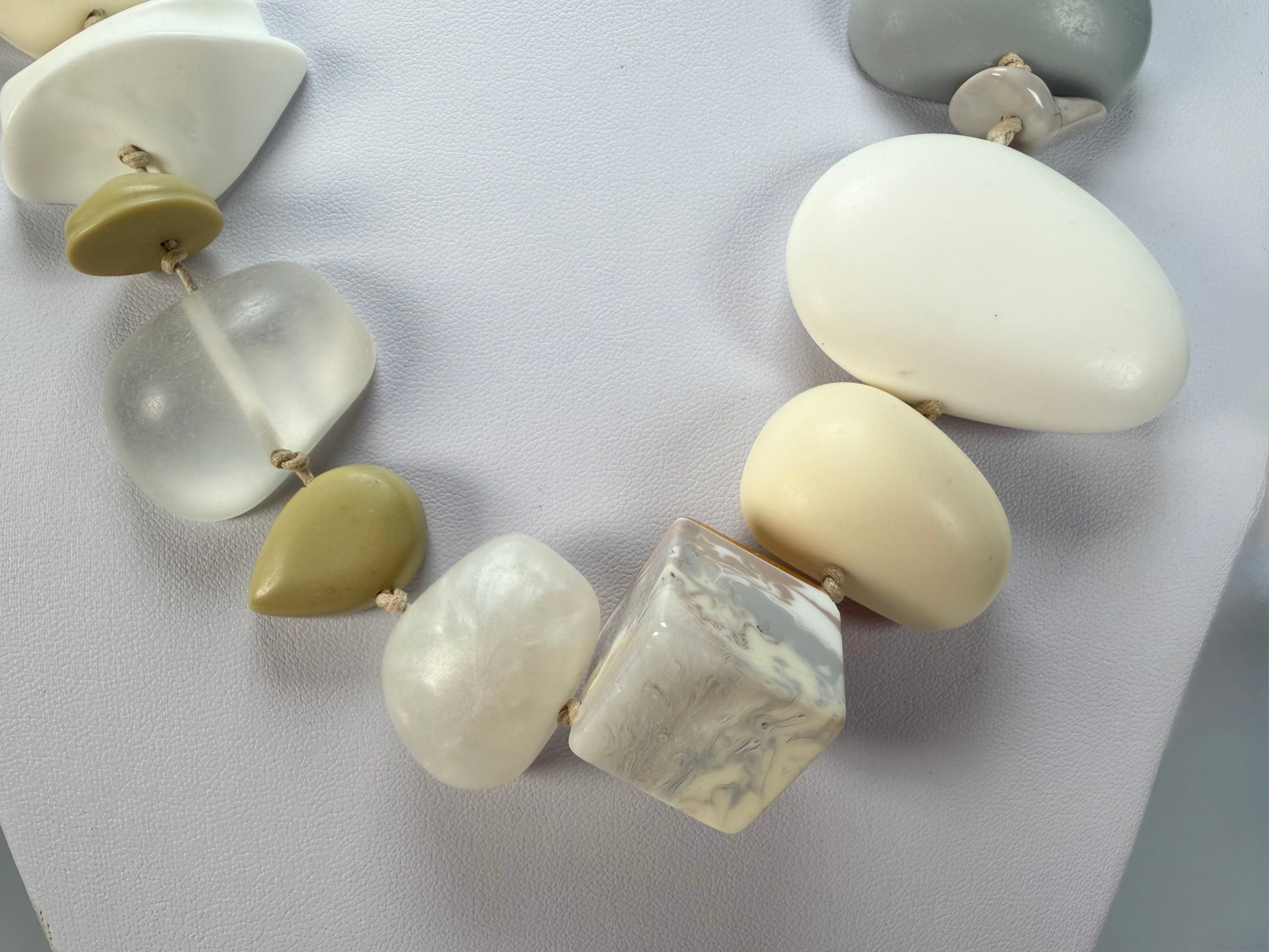 Sobral - Indiana "Marfim" Cream Mix 70cm Resin Necklace ( 000033 )
