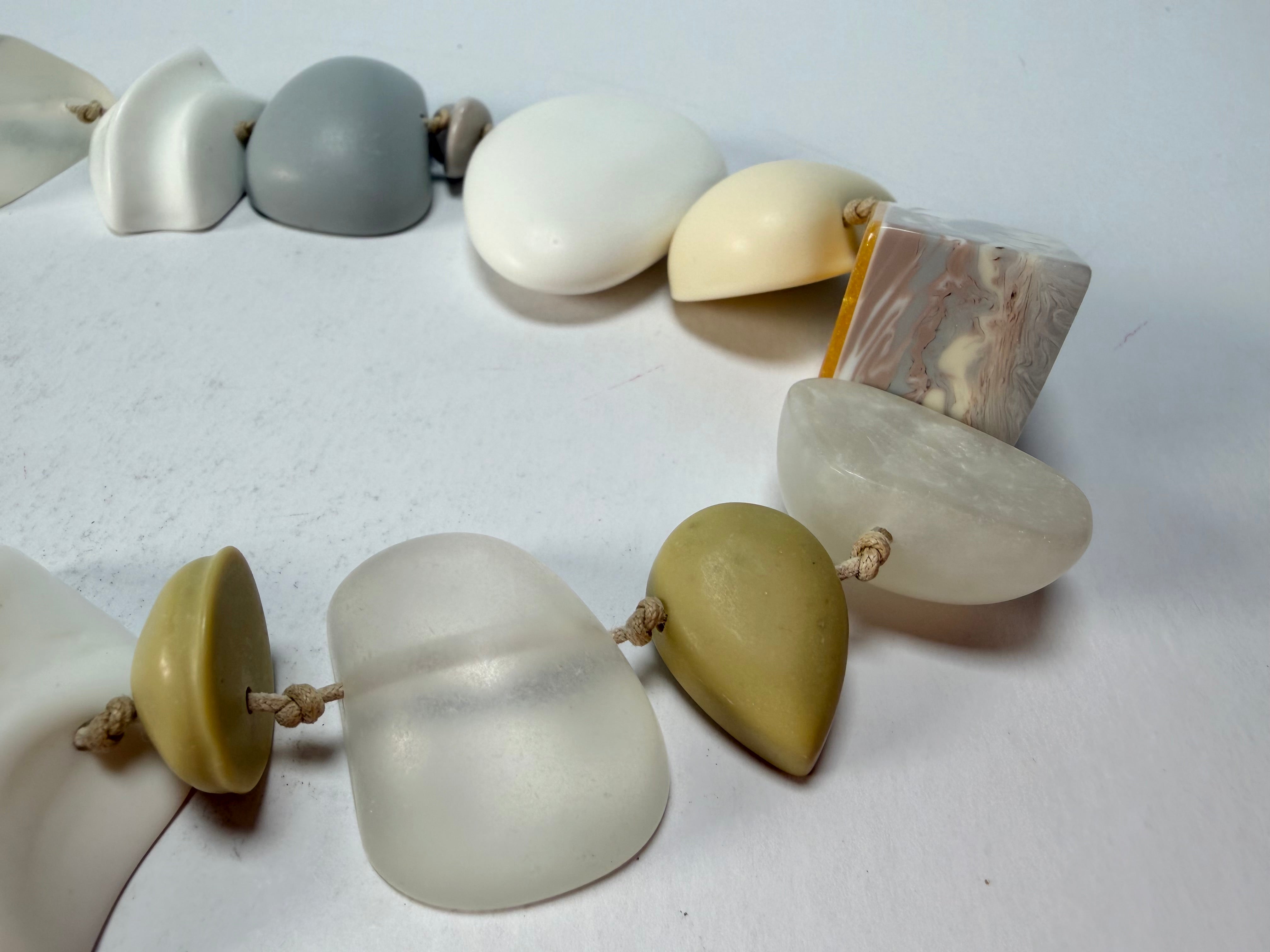 Sobral - Indiana "Marfim" Cream Mix 70cm Resin Necklace ( 000033 )