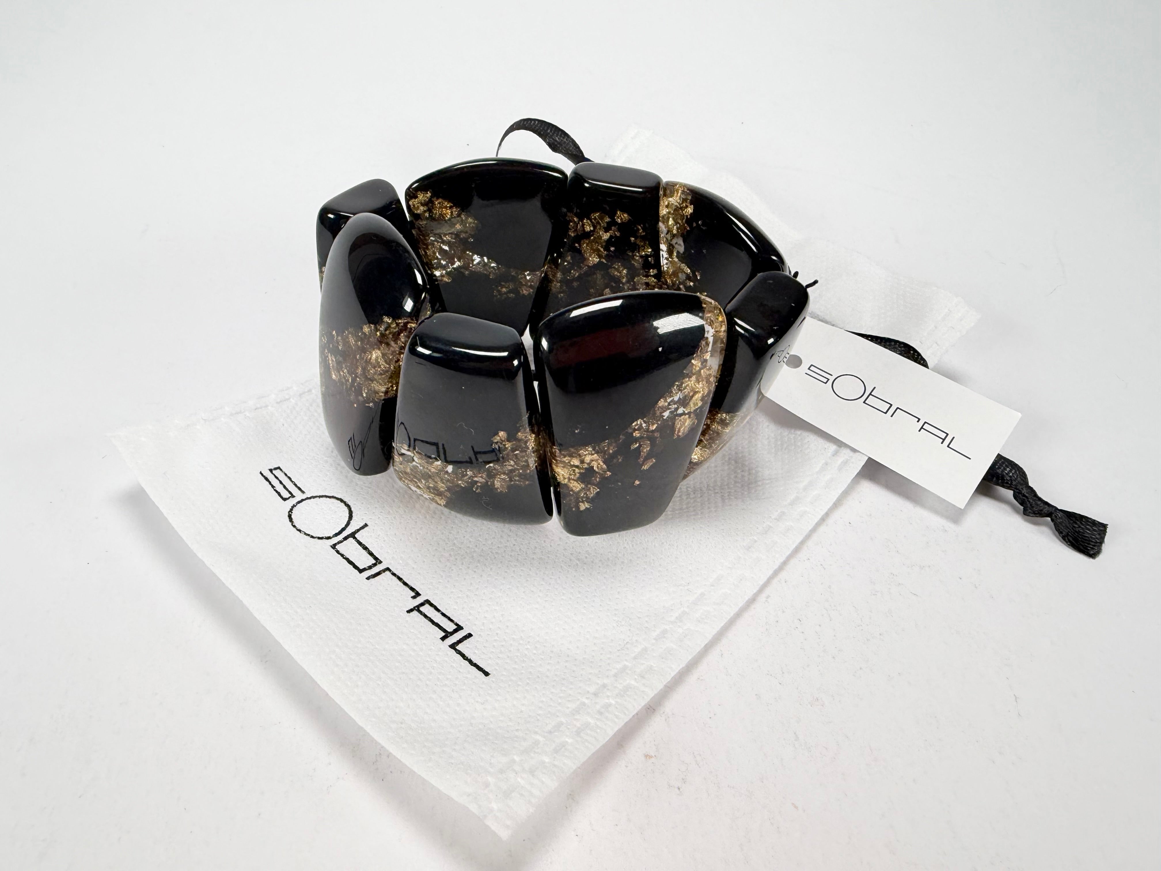 Sobral - Metalique "Rimla" Black & Gold Elasticated Resin Bracelet ( 004498 )