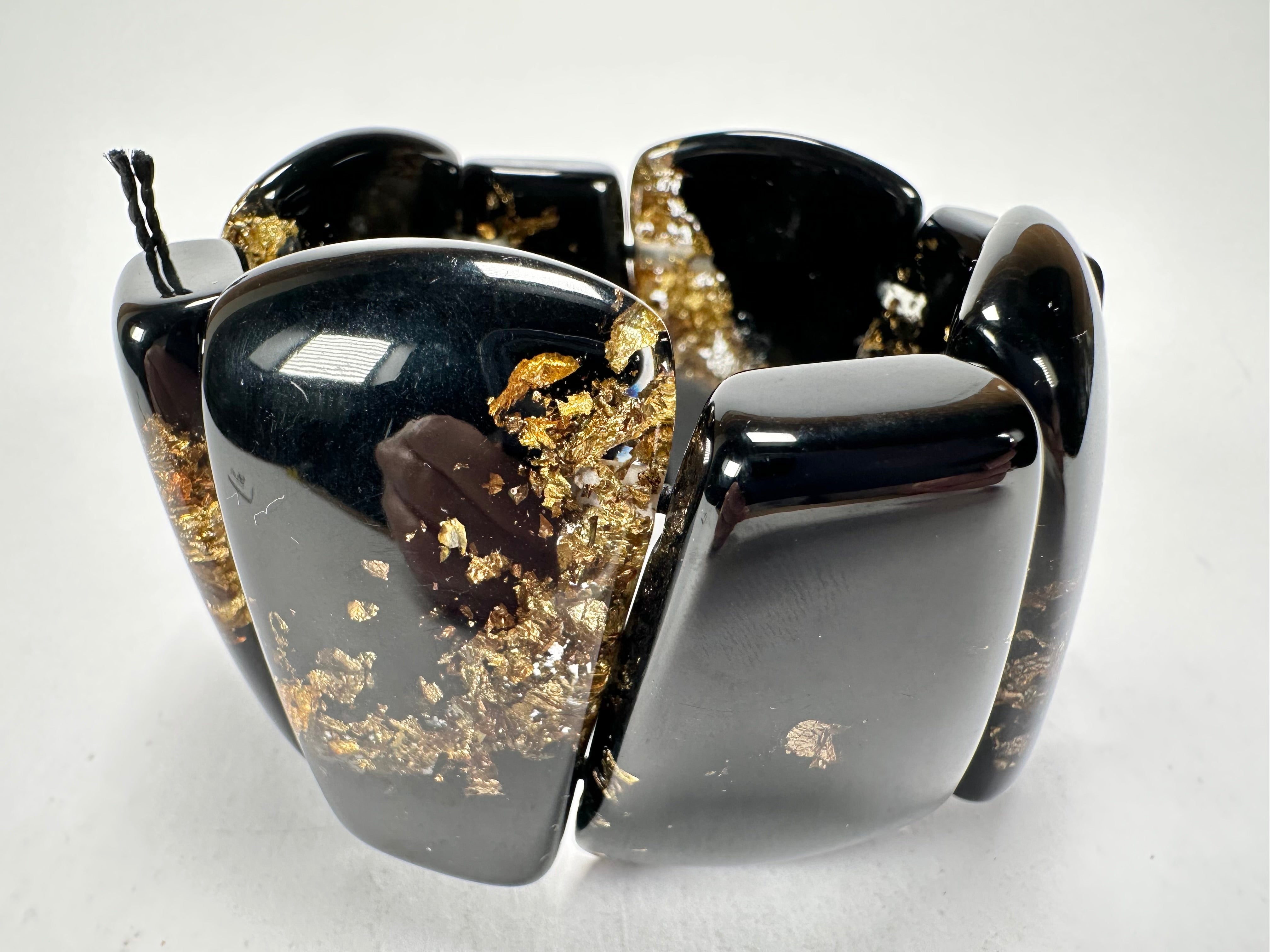 Sobral - Metalique "Rimla" Black & Gold Elasticated Resin Bracelet ( 004498 )