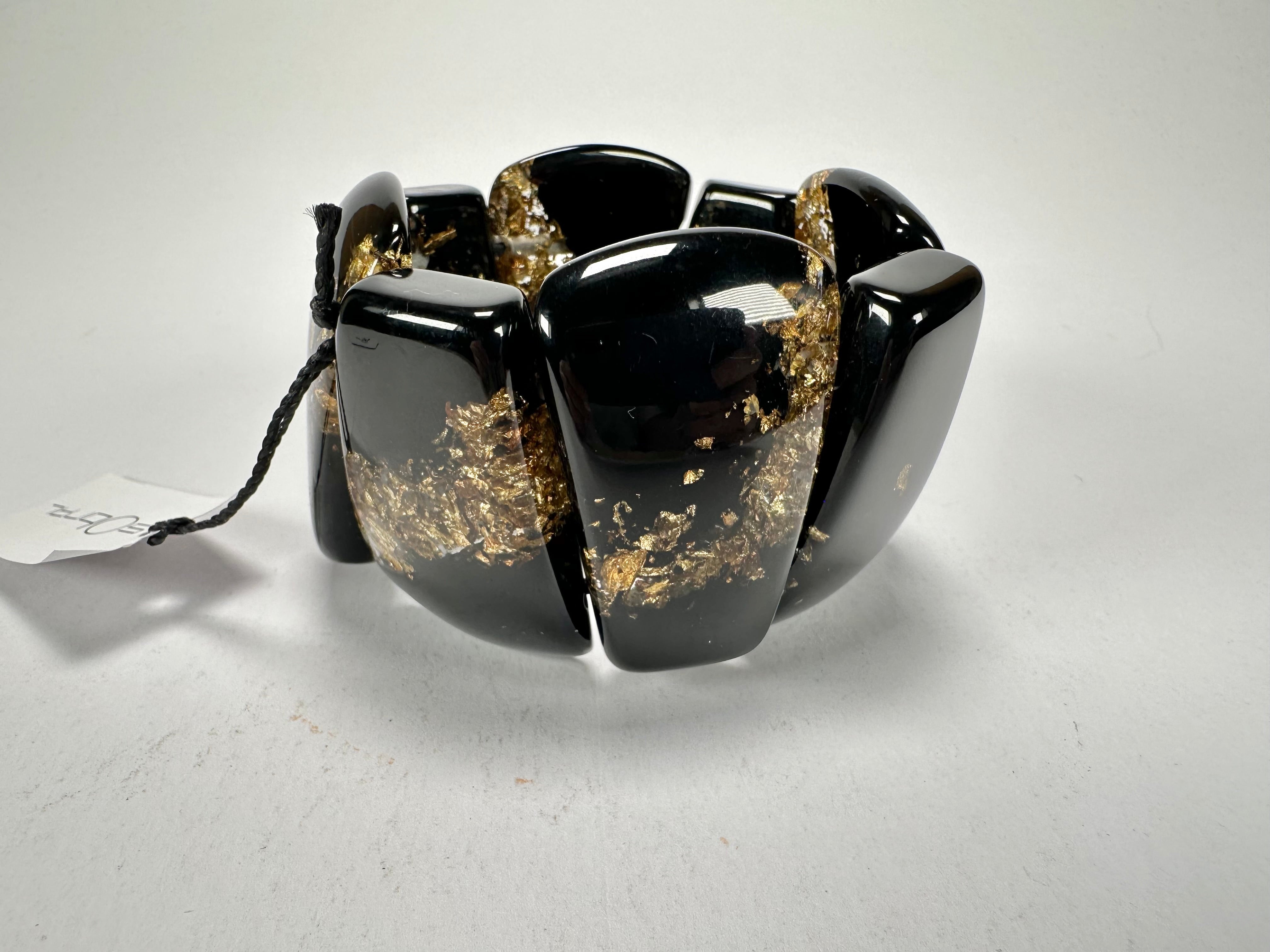 Sobral - Metalique "Rimla" Black & Gold Elasticated Resin Bracelet ( 004498 )
