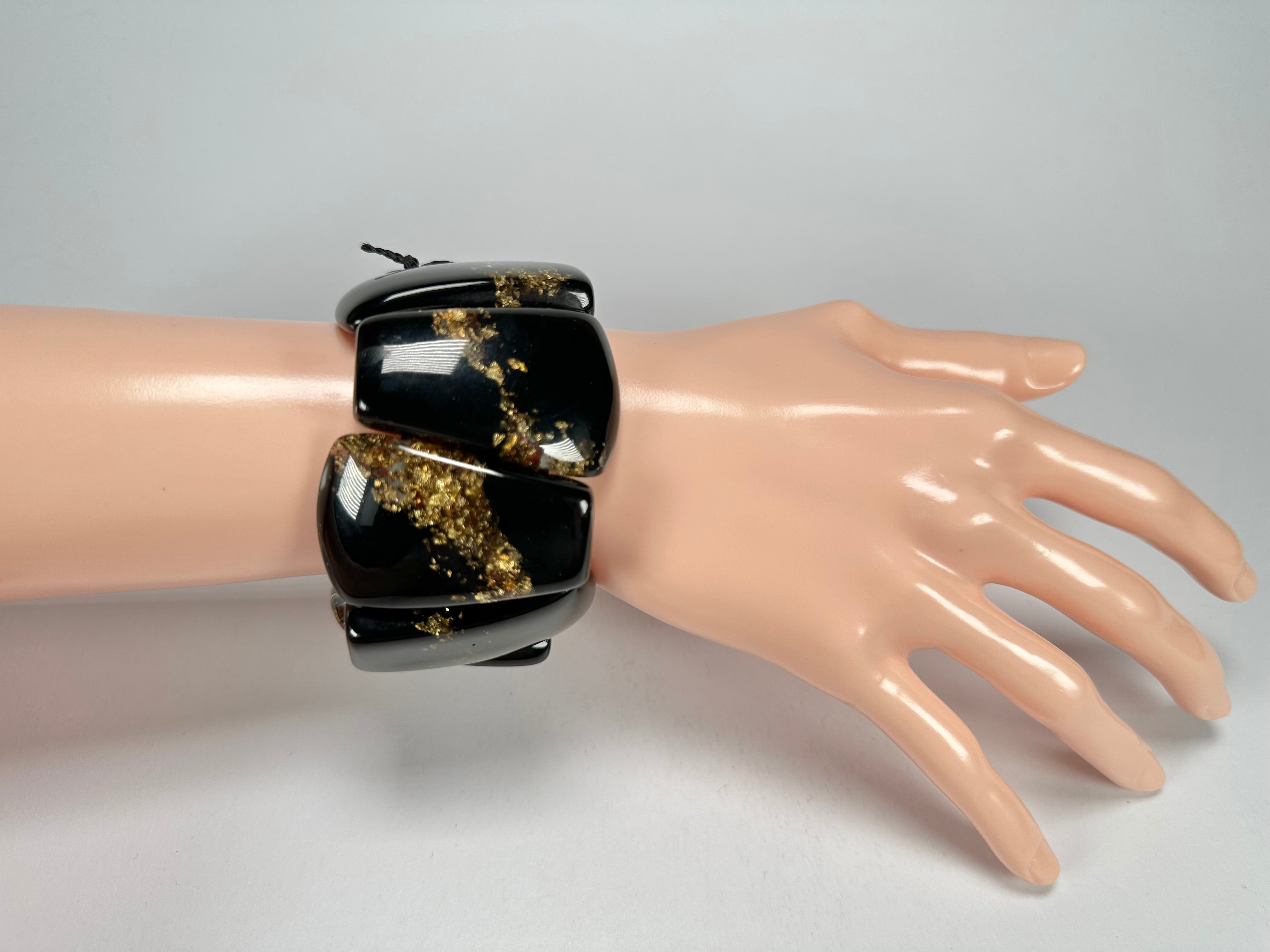 Sobral - Metalique "Rimla" Black & Gold Elasticated Resin Bracelet ( 004498 )