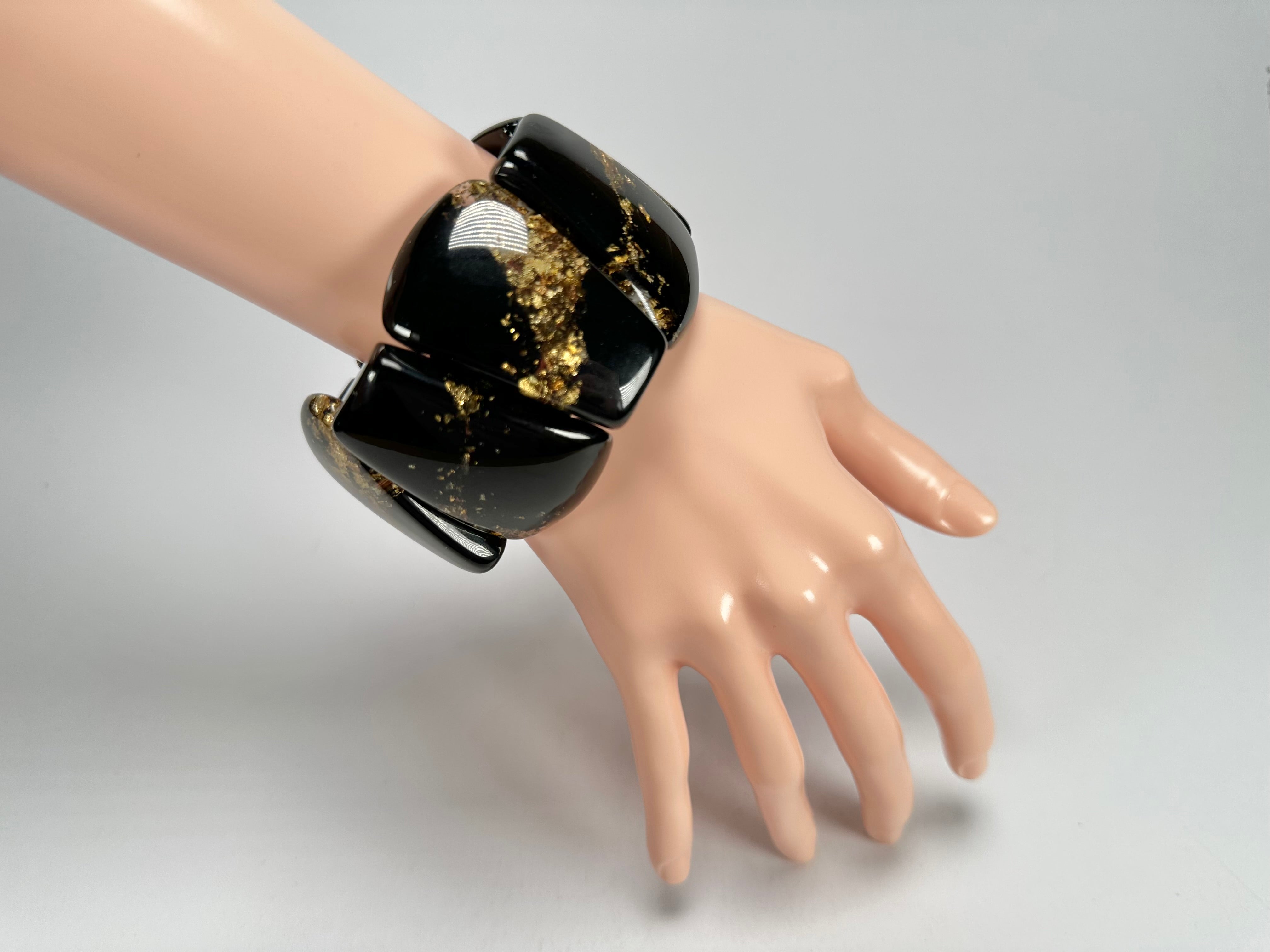 Sobral - Metalique "Rimla" Black & Gold Elasticated Resin Bracelet ( 004498 )