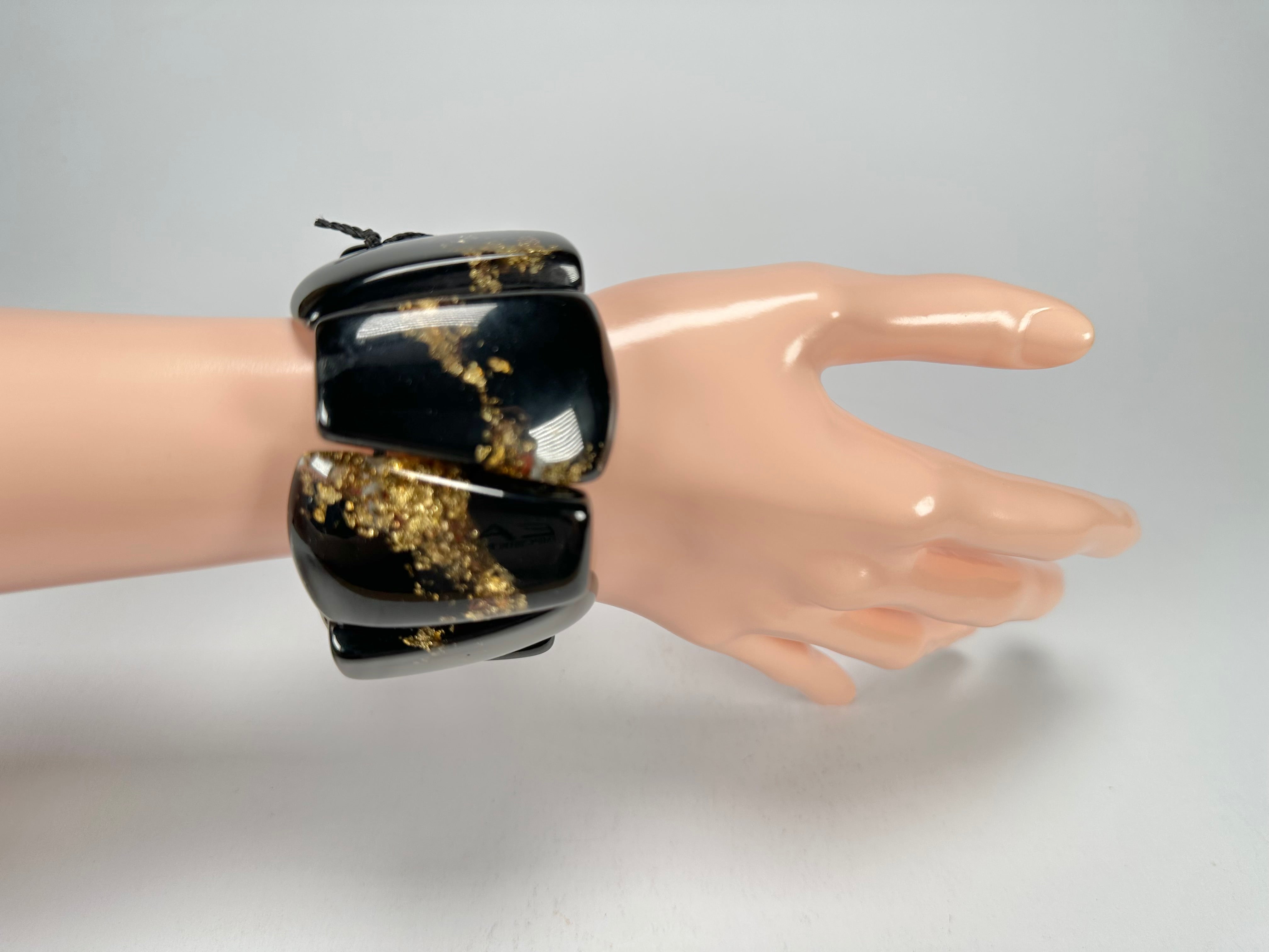 Sobral - Metalique "Rimla" Black & Gold Elasticated Resin Bracelet ( 004498 )