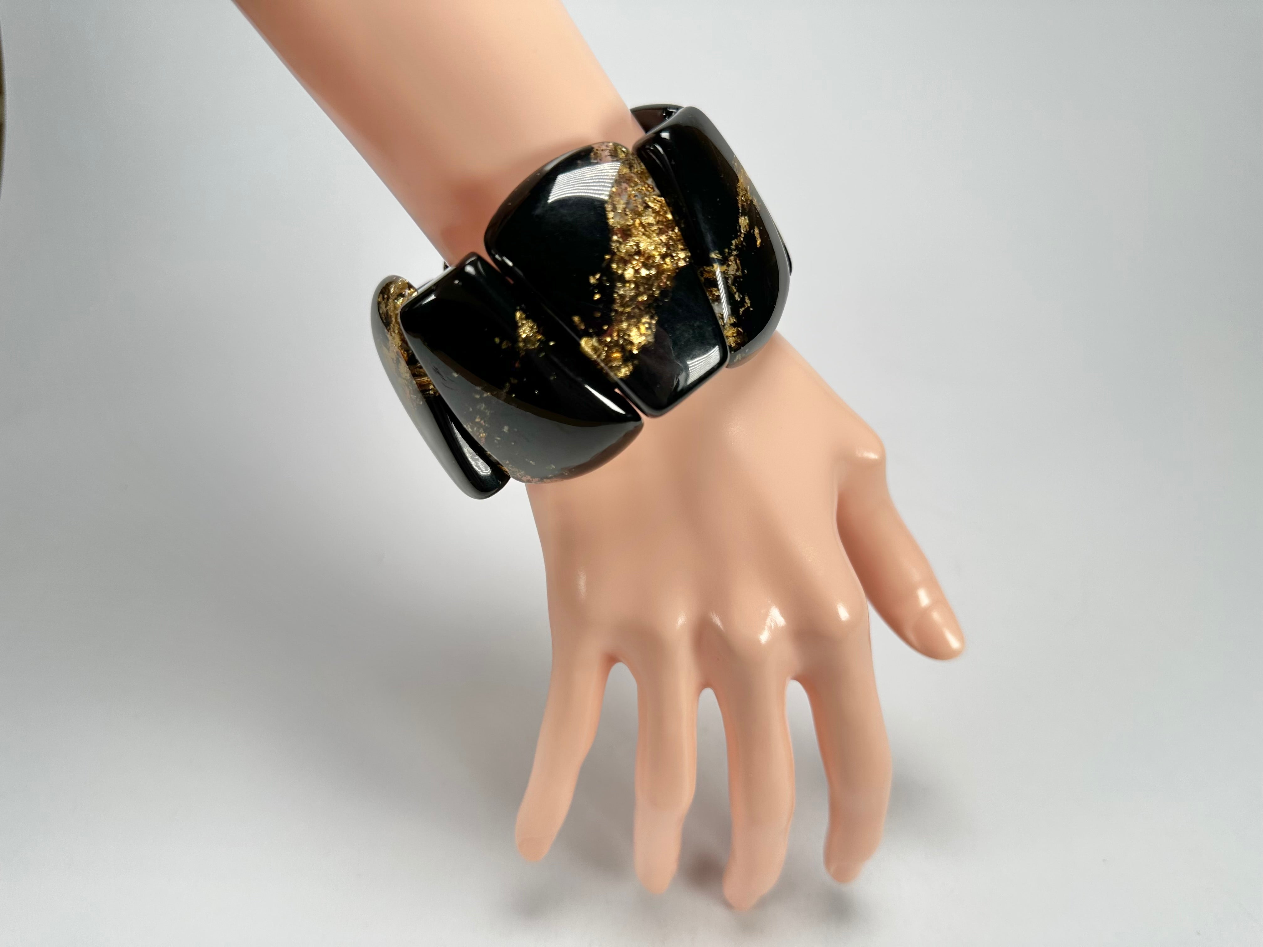 Sobral - Metalique "Rimla" Black & Gold Elasticated Resin Bracelet ( 004498 )