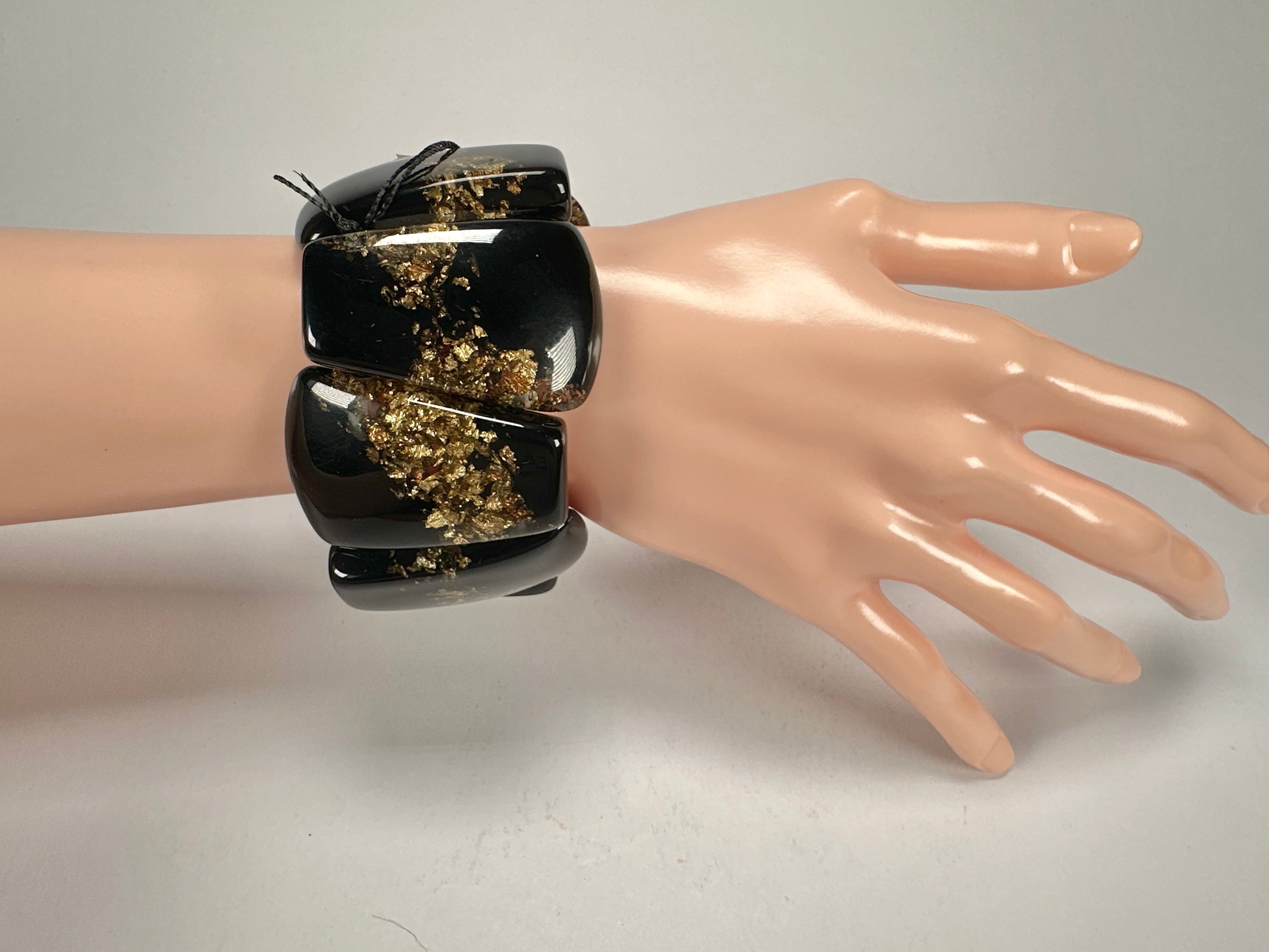 Sobral - Metalique "Rimla" Black & Gold Elasticated Resin Bracelet ( 004498 )