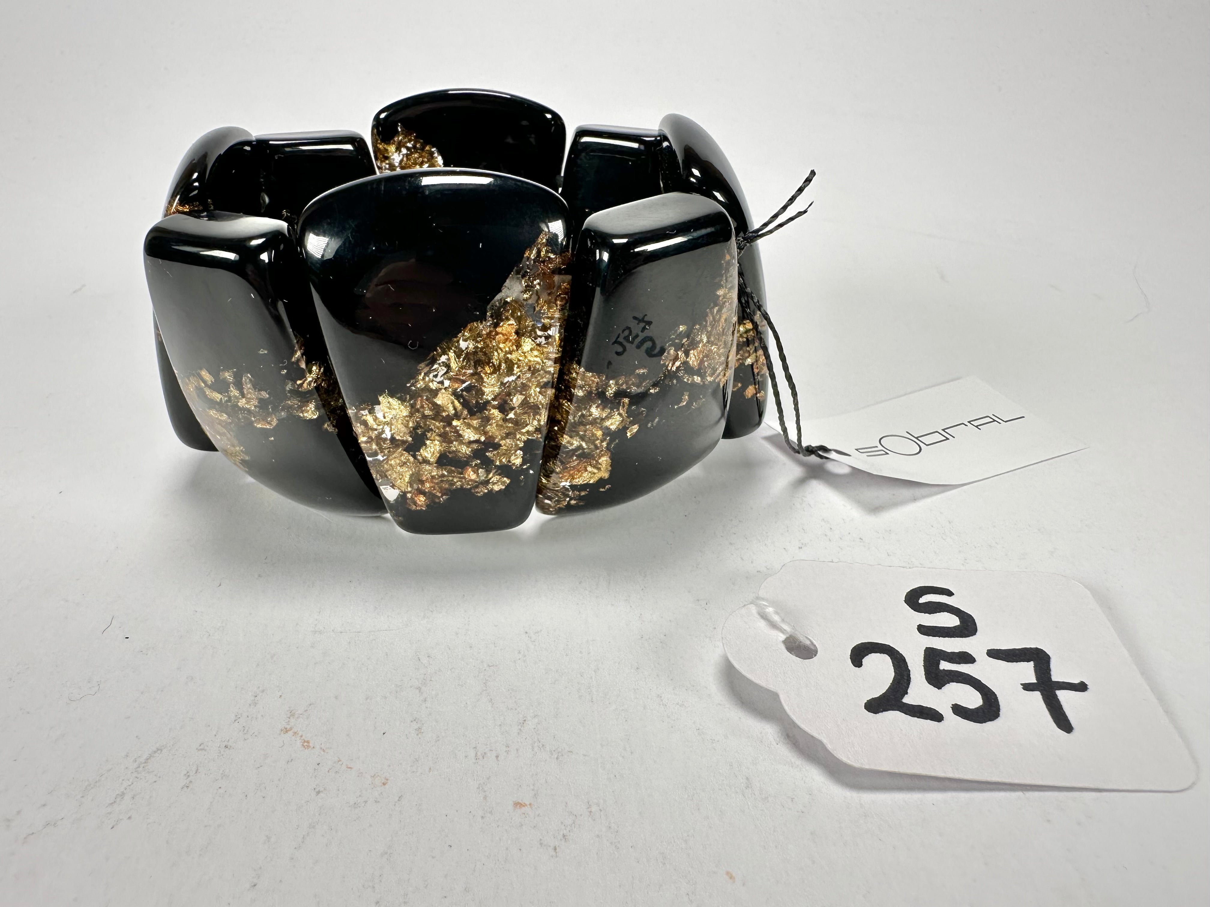 Sobral - Metalique "Rimla" Black & Gold Elasticated Resin Bracelet ( 004498 )