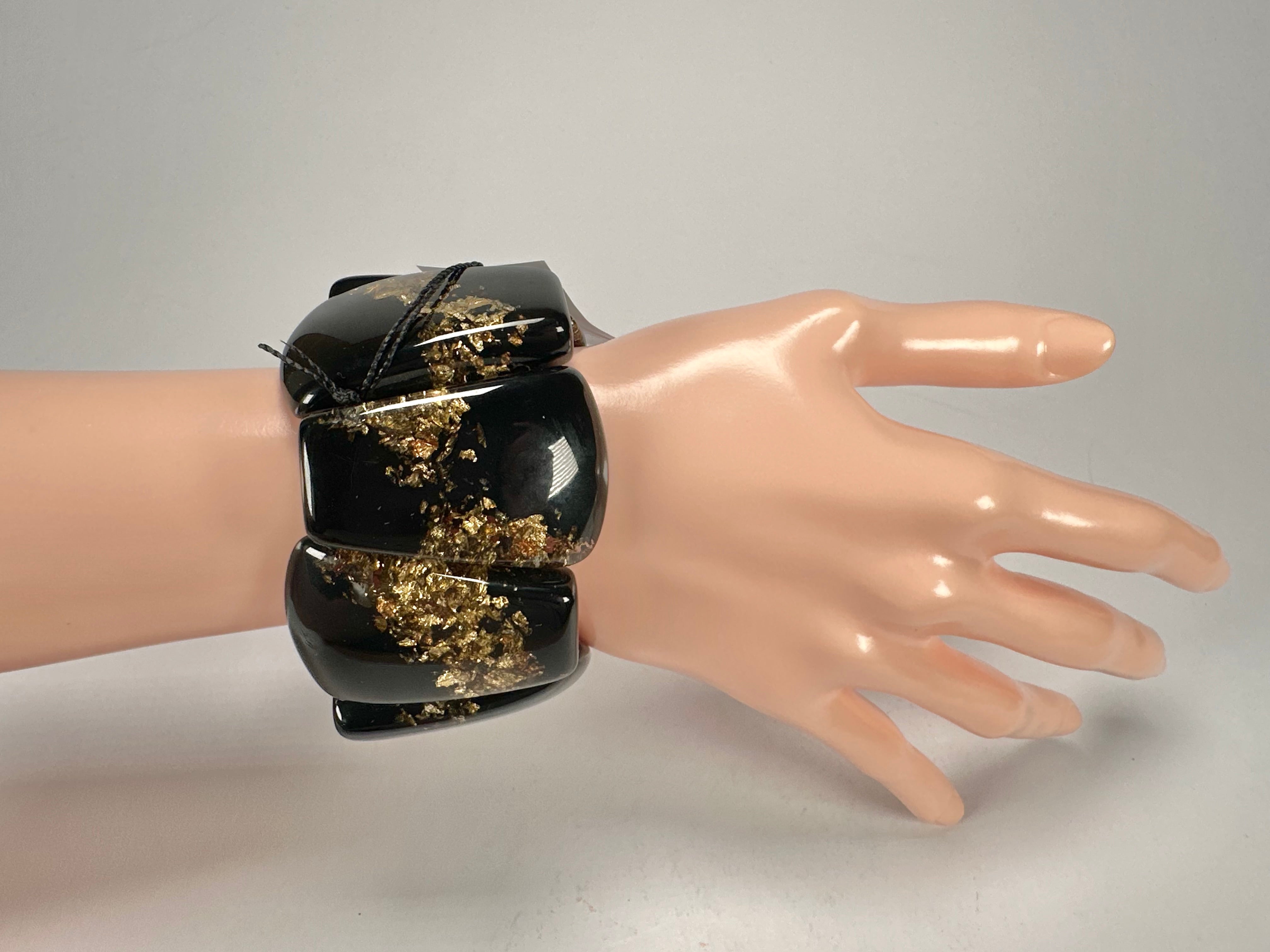 Sobral - Metalique "Rimla" Black & Gold Elasticated Resin Bracelet ( 004498 )