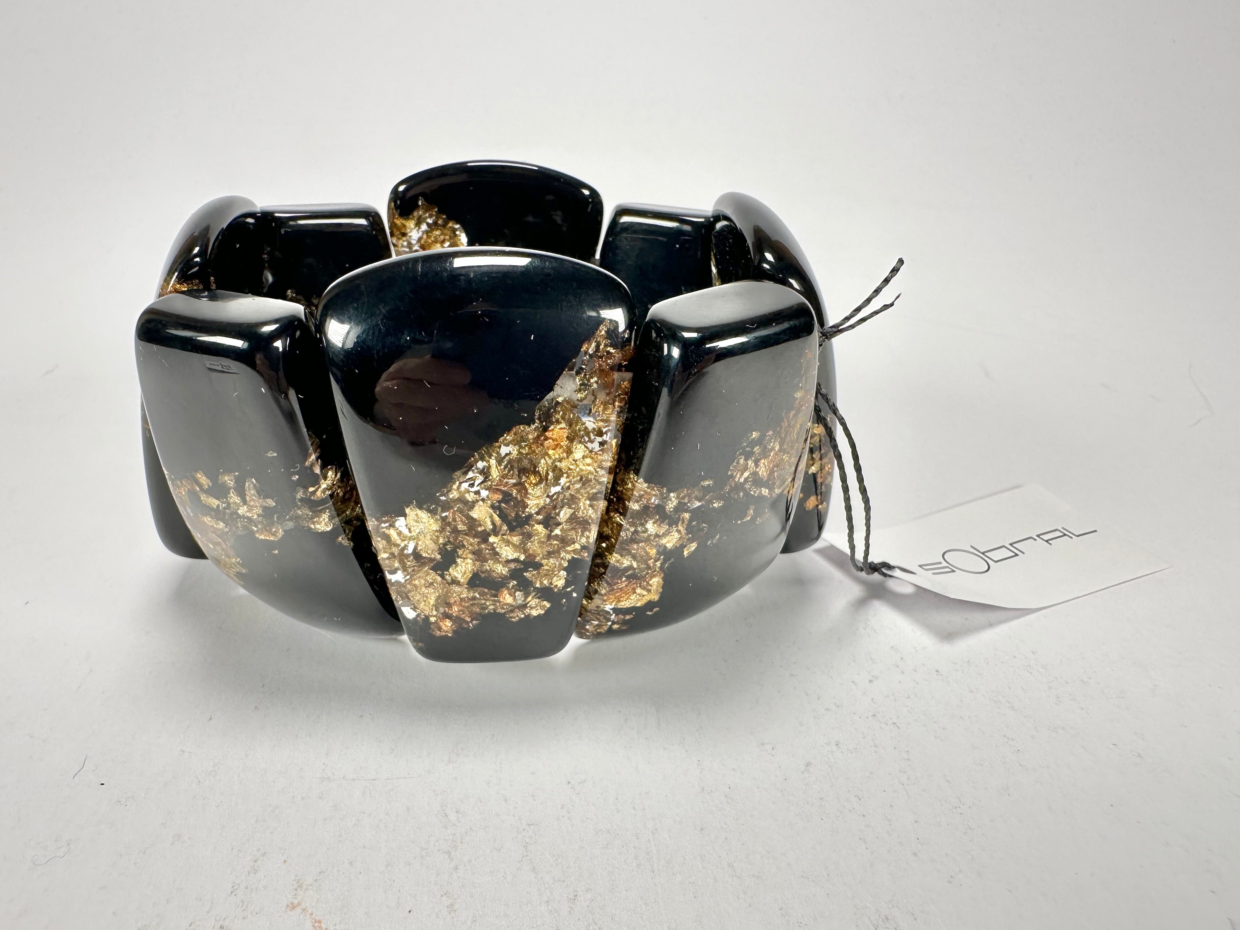 Sobral - Metalique "Rimla" Black & Gold Elasticated Resin Bracelet ( 004498 )