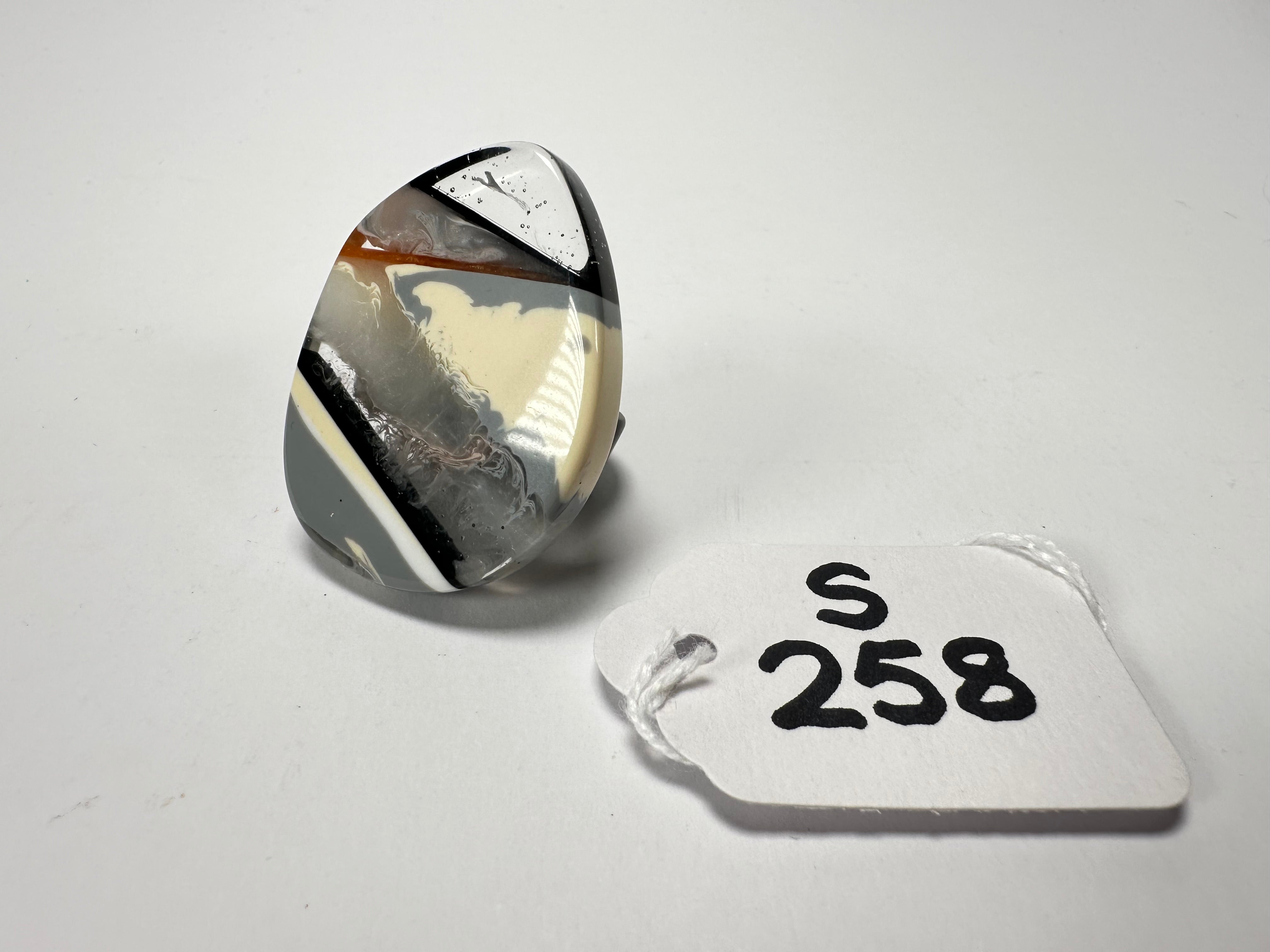 Sobral - Lágrima D'or "Namibia" Resin Ring ( 005113 ) - Size UK P / US 7.5