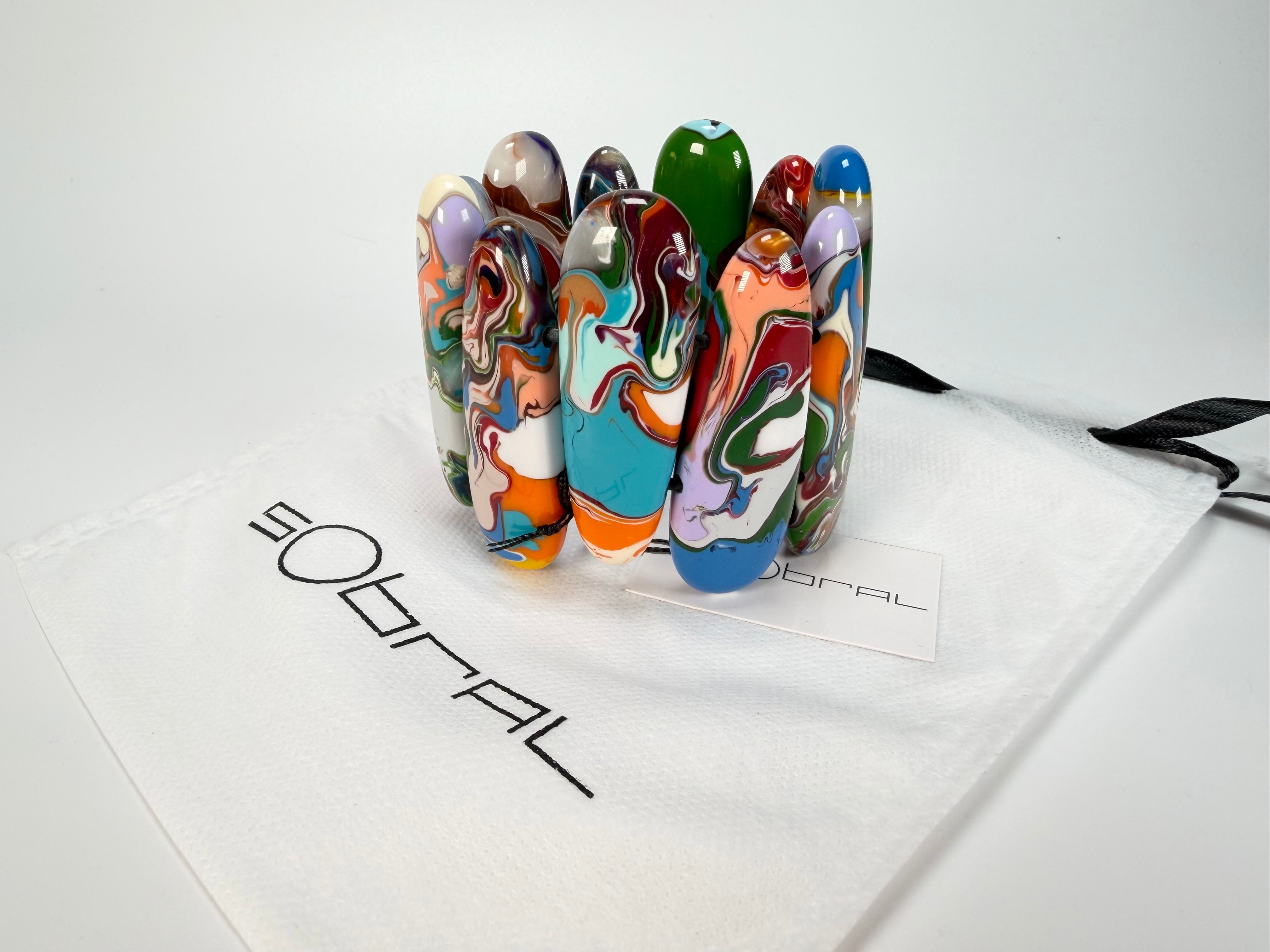 Sobral - Multi-Colour "Leaf" Pollock Elasticated Resin Bracelet ( 005520 )