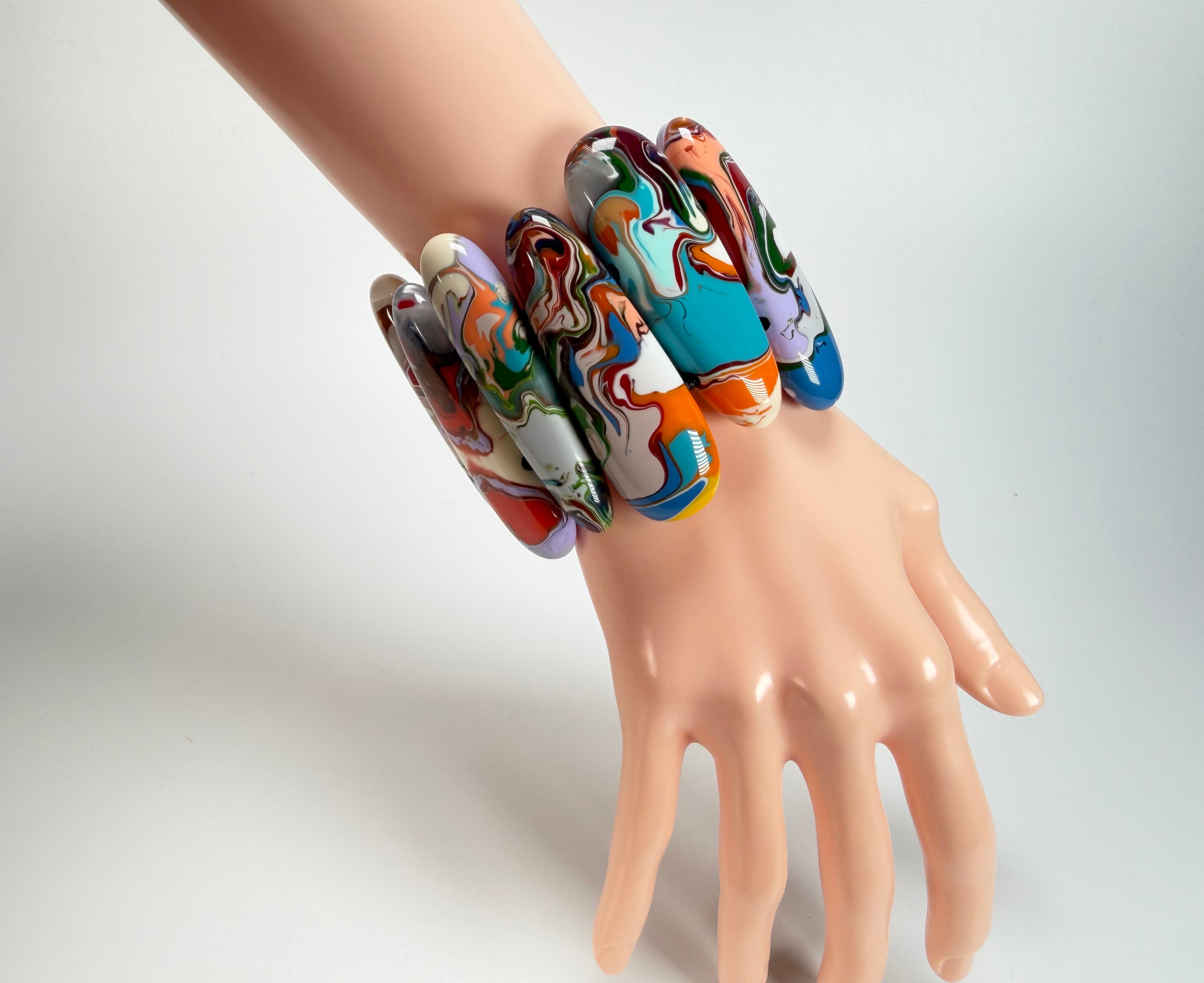 Sobral - Multi-Colour "Leaf" Pollock Elasticated Resin Bracelet ( 005520 )
