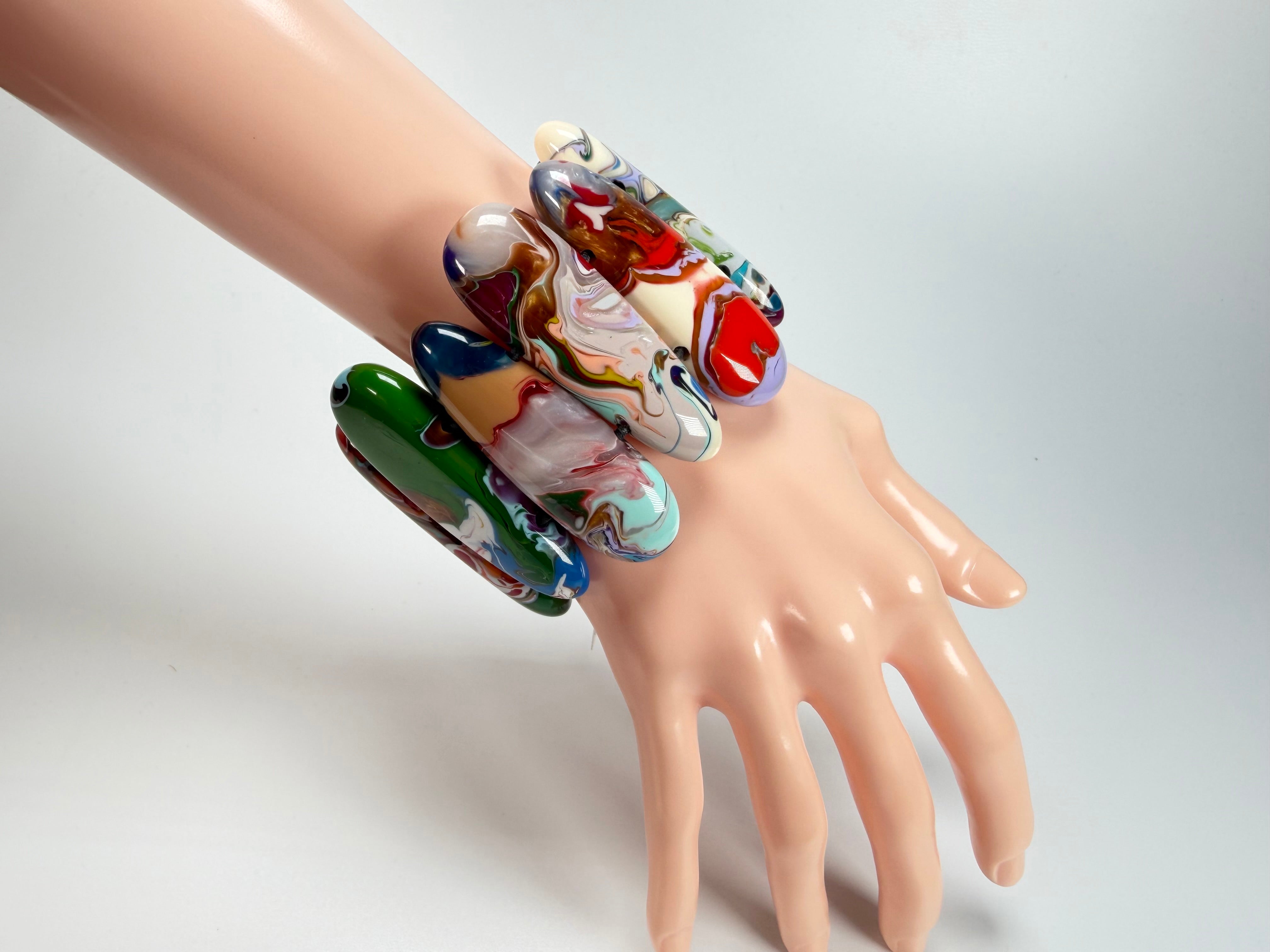 Sobral - Multi-Colour "Leaf" Pollock Elasticated Resin Bracelet ( 005520 )