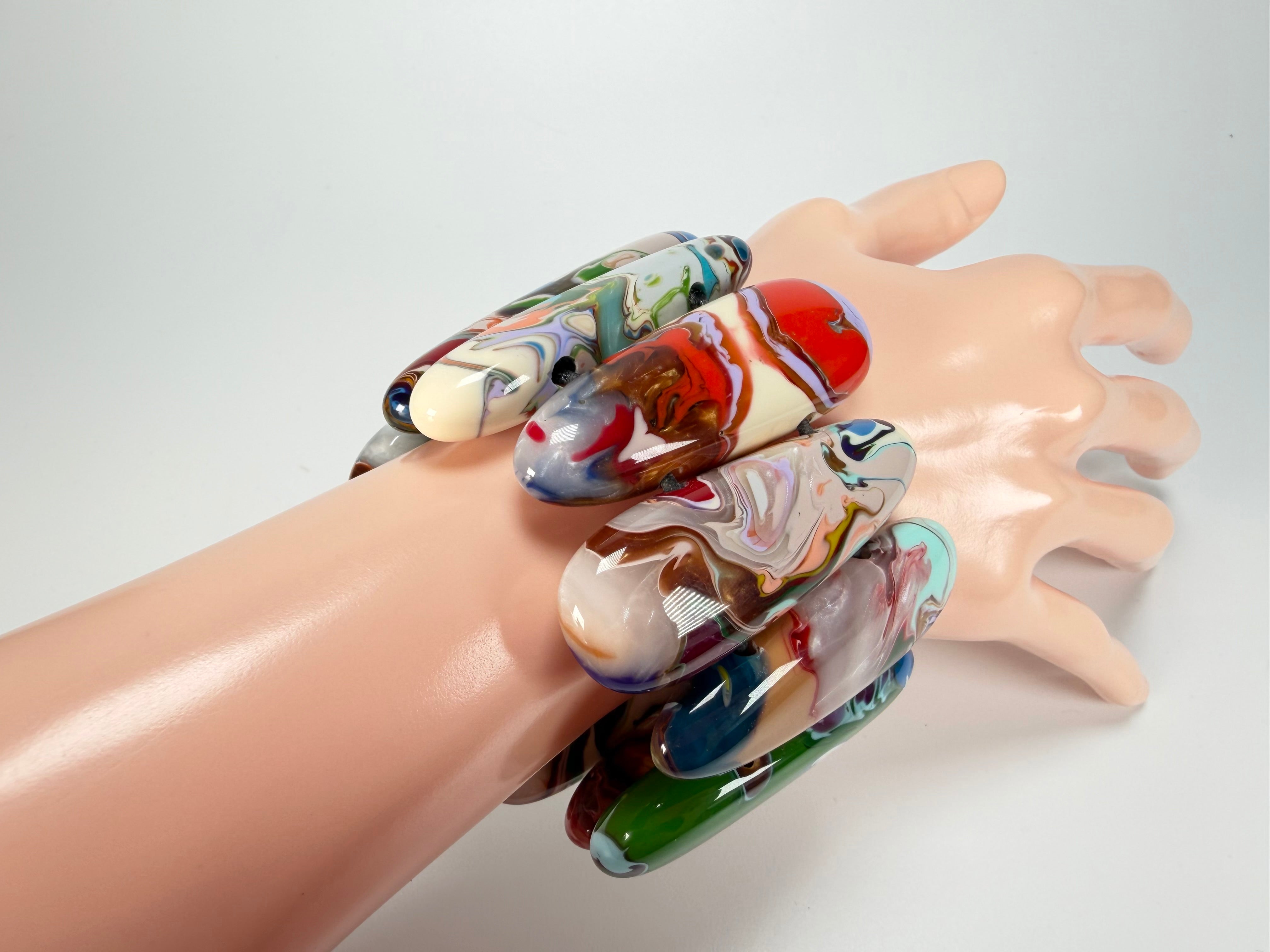 Sobral - Multi-Colour "Leaf" Pollock Elasticated Resin Bracelet ( 005520 )