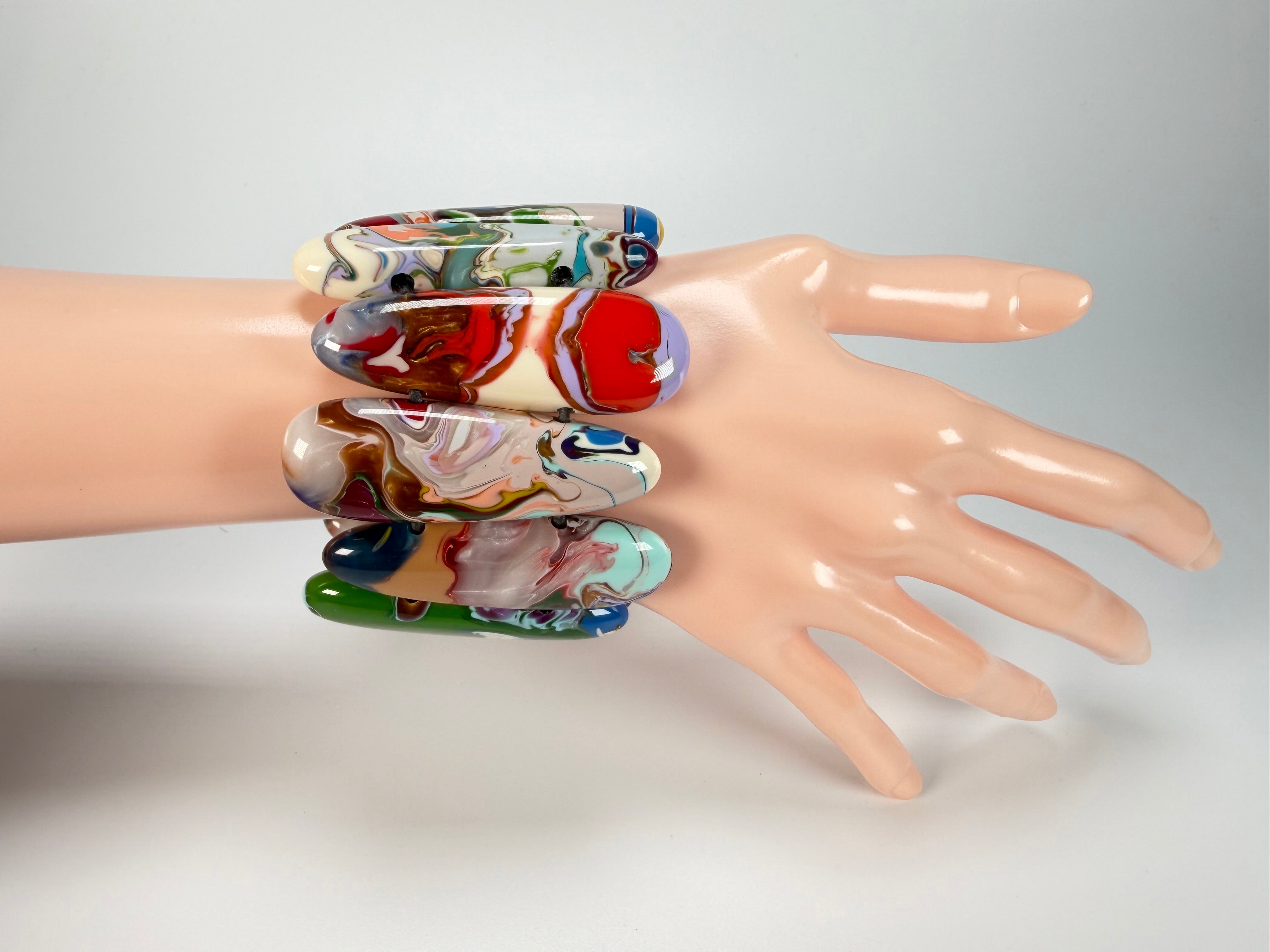 Sobral - Multi-Colour "Leaf" Pollock Elasticated Resin Bracelet ( 005520 )