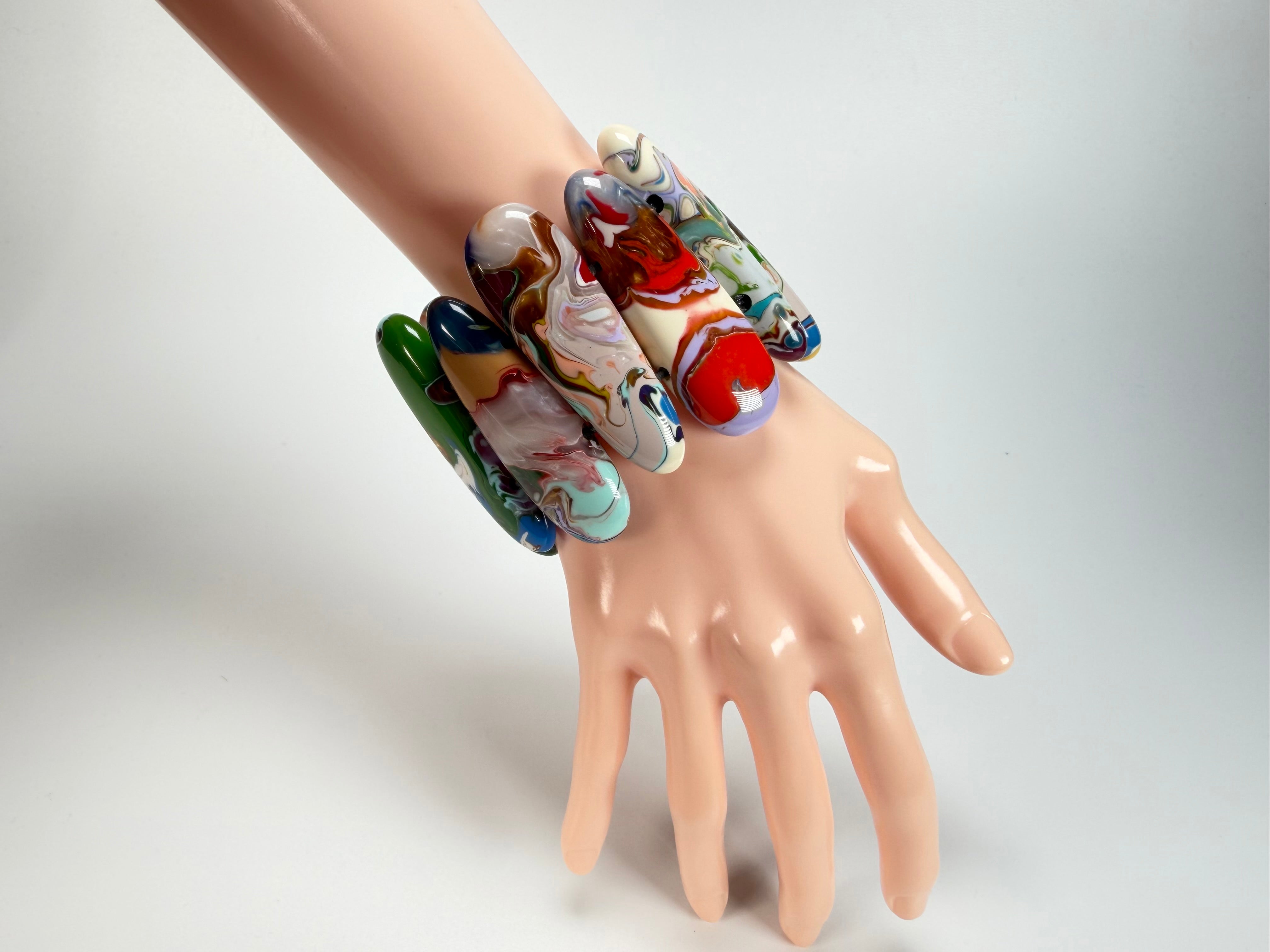 Sobral - Multi-Colour "Leaf" Pollock Elasticated Resin Bracelet ( 005520 )