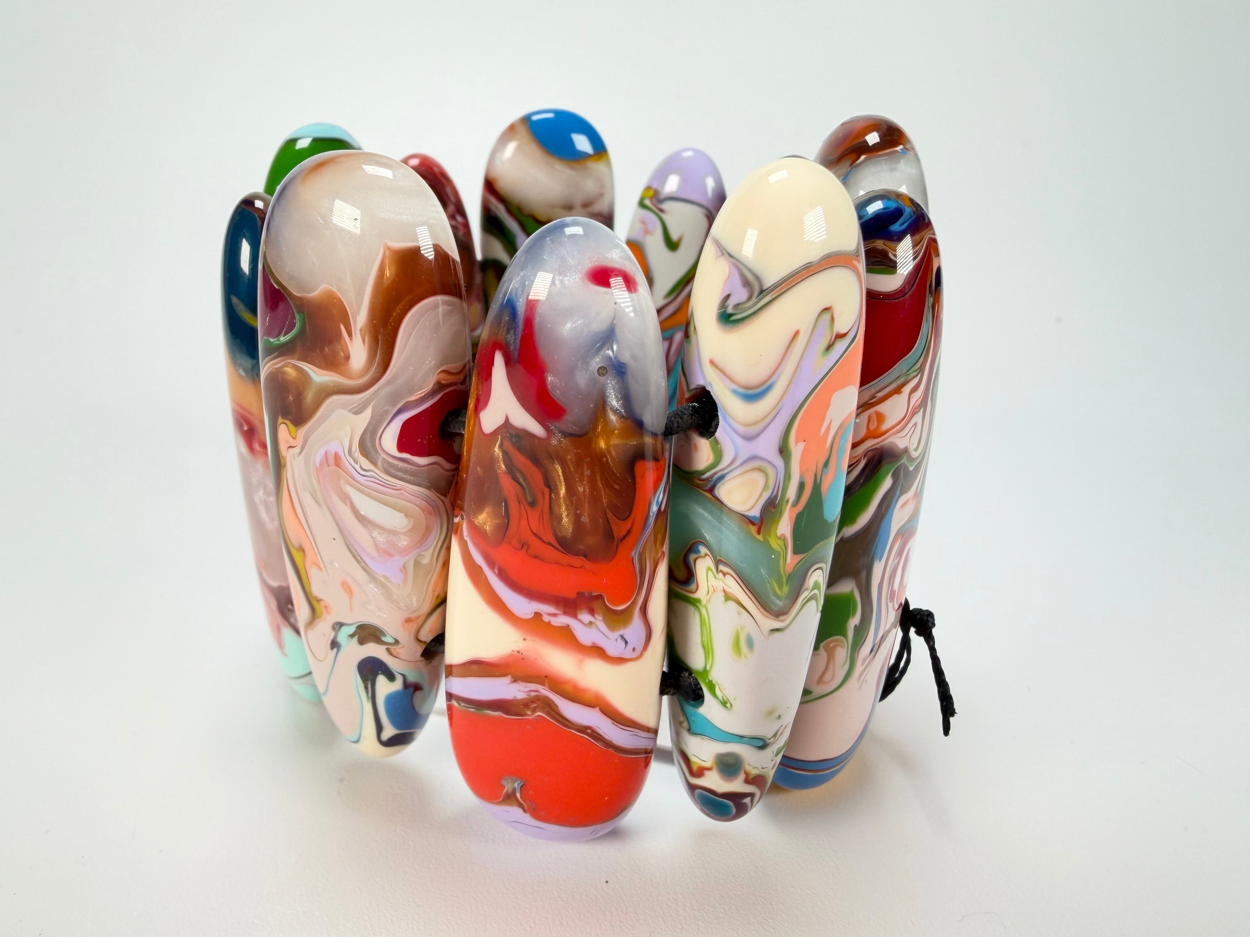 Sobral - Multi-Colour "Leaf" Pollock Elasticated Resin Bracelet ( 005520 )