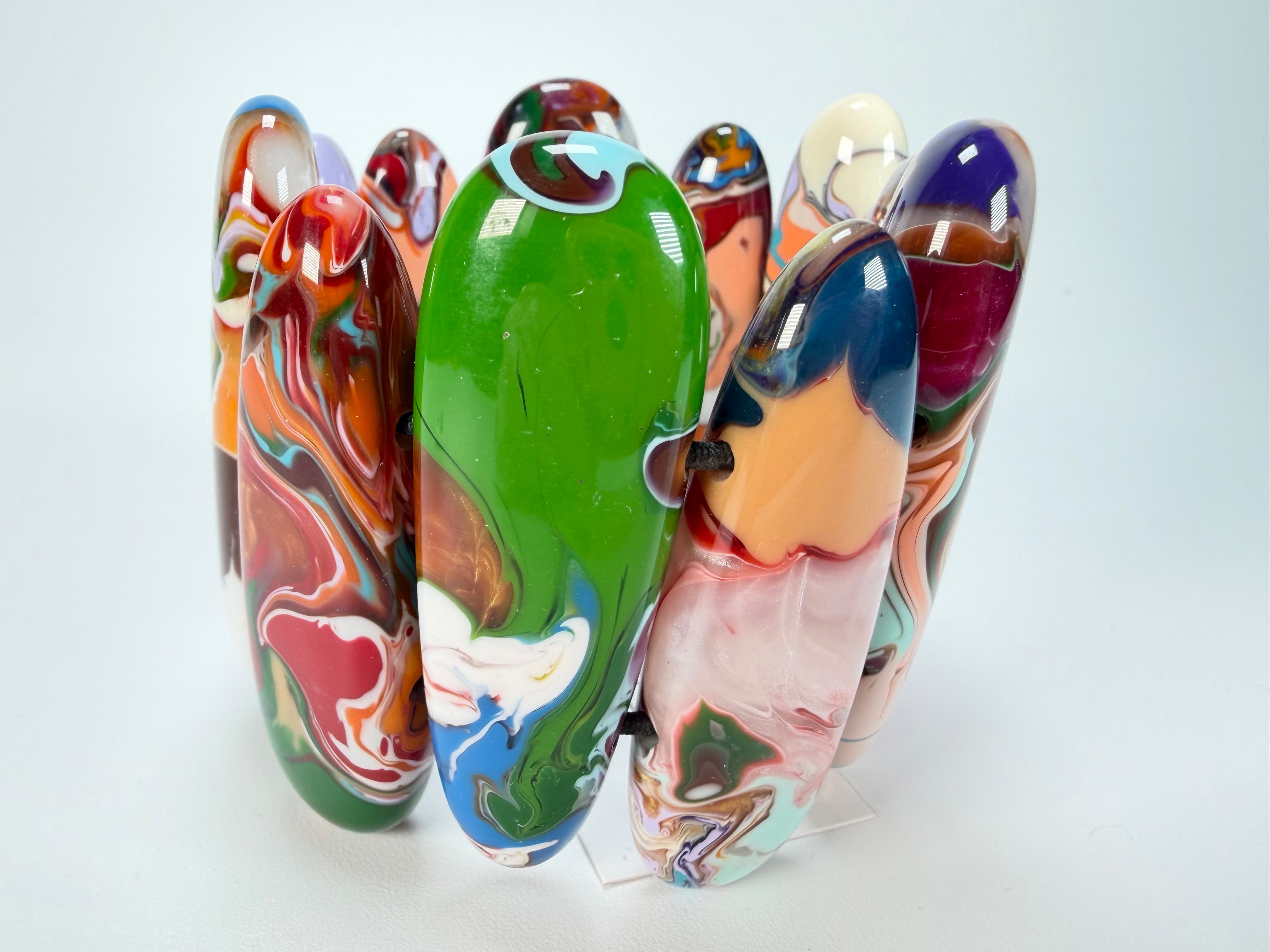 Sobral - Multi-Colour "Leaf" Pollock Elasticated Resin Bracelet ( 005520 )