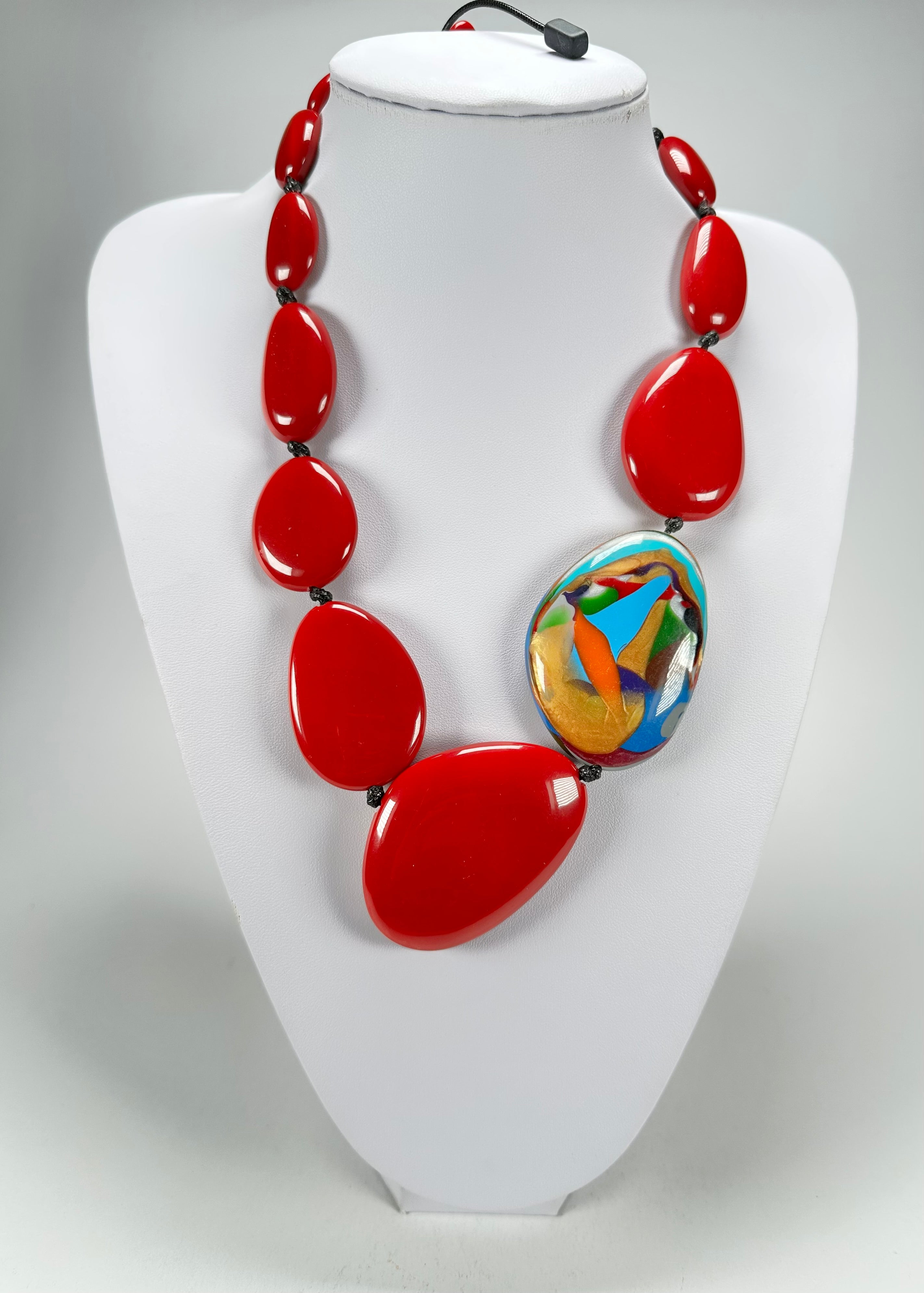 Sobral - Multi-Colour "Encantador" Red Resin Necklace ( 004109 )