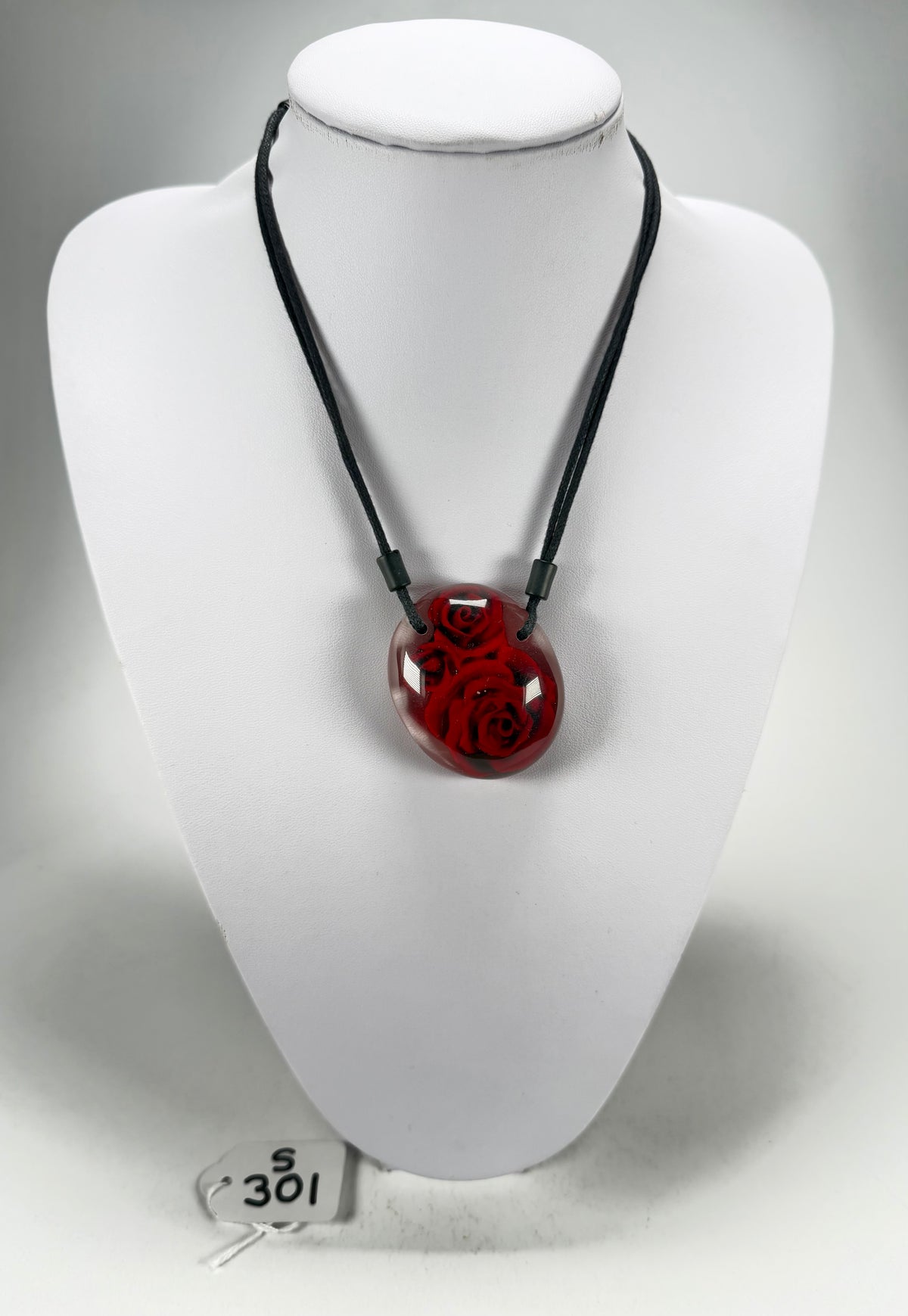 Sobral - Roses "Vega" Resin Necklace ( 003848 )