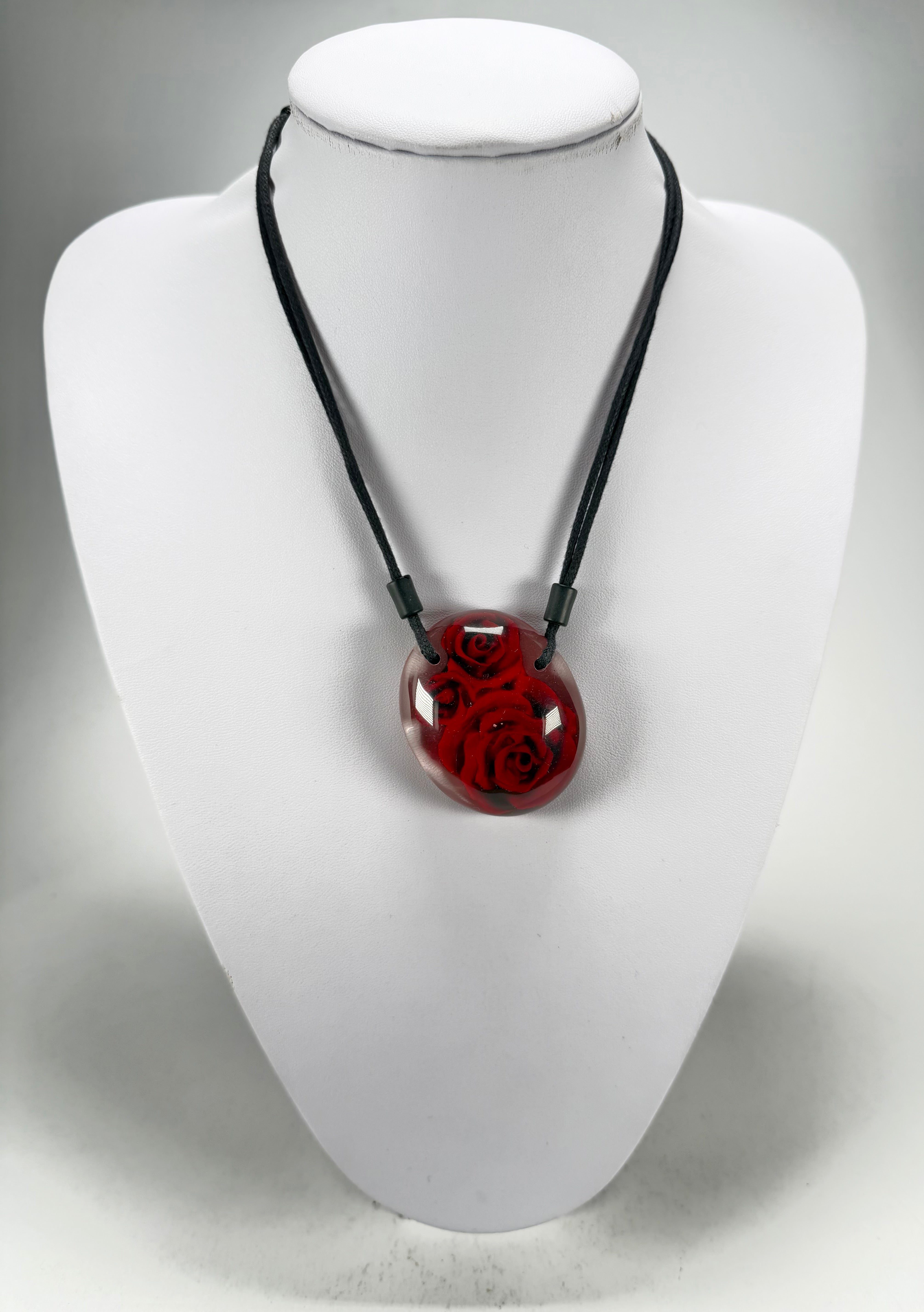 Sobral - Roses "Vega" Resin Necklace ( 003848 )