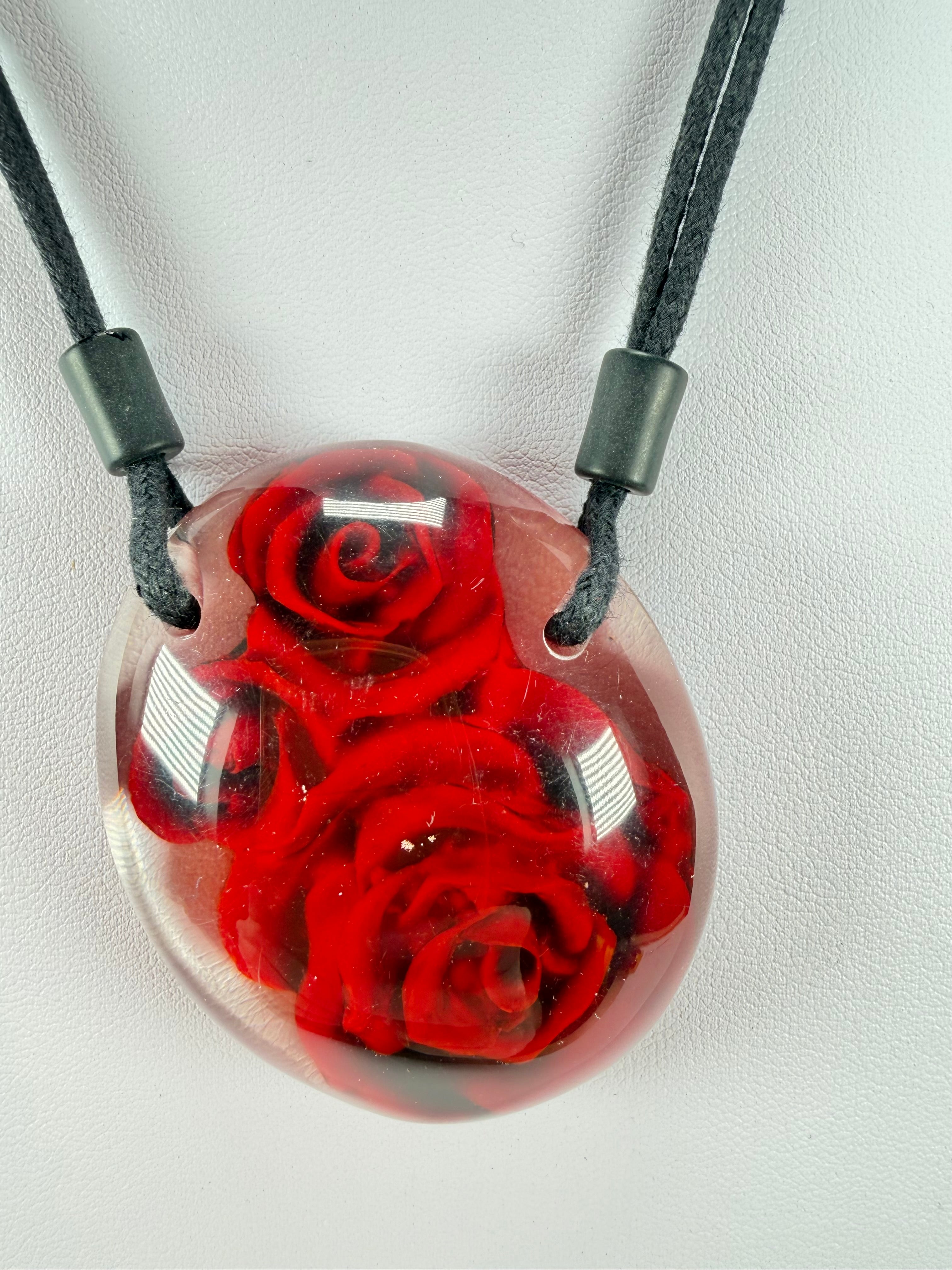 Sobral - Roses "Vega" Resin Necklace ( 003848 )