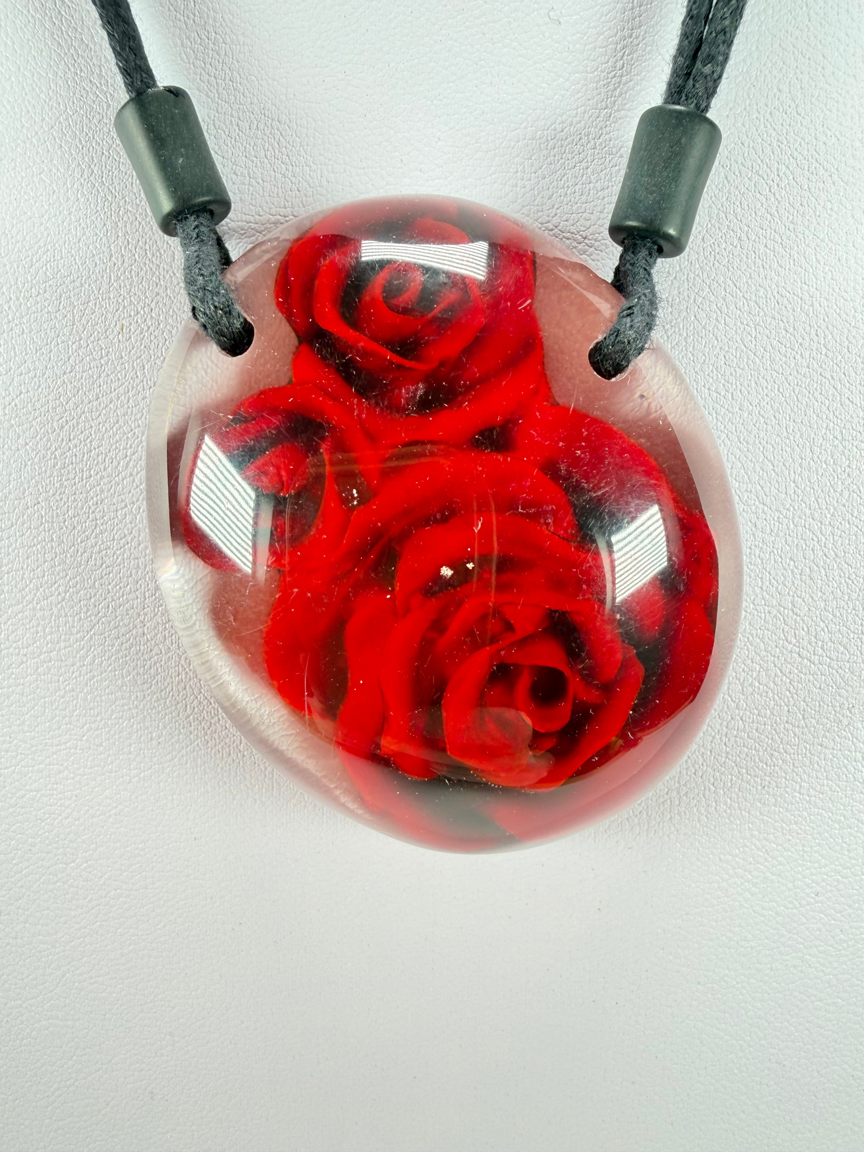 Sobral - Roses "Vega" Resin Necklace ( 003848 )