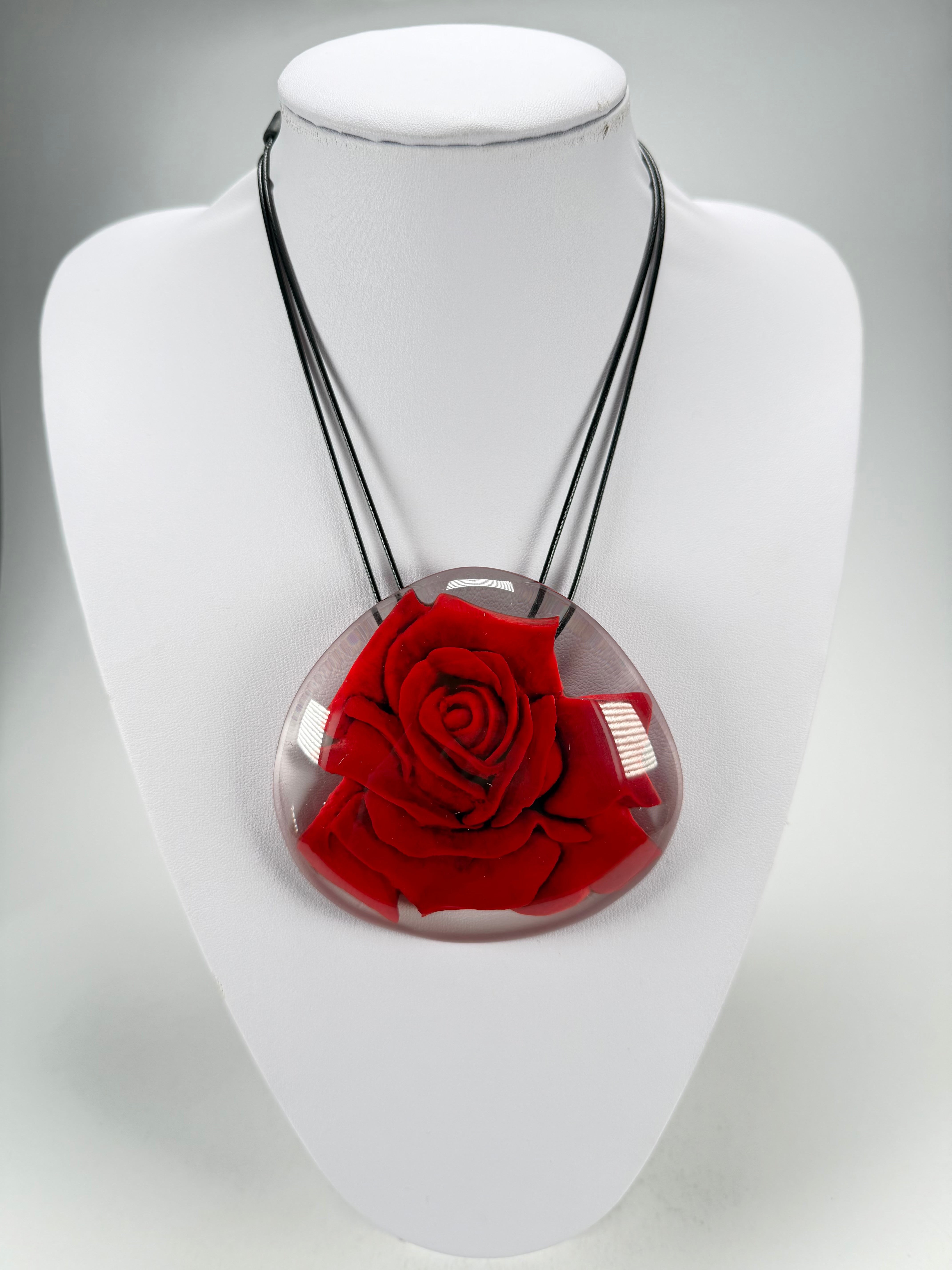 Sobral - Roses "WOW" Resin Necklace ( 003847 )