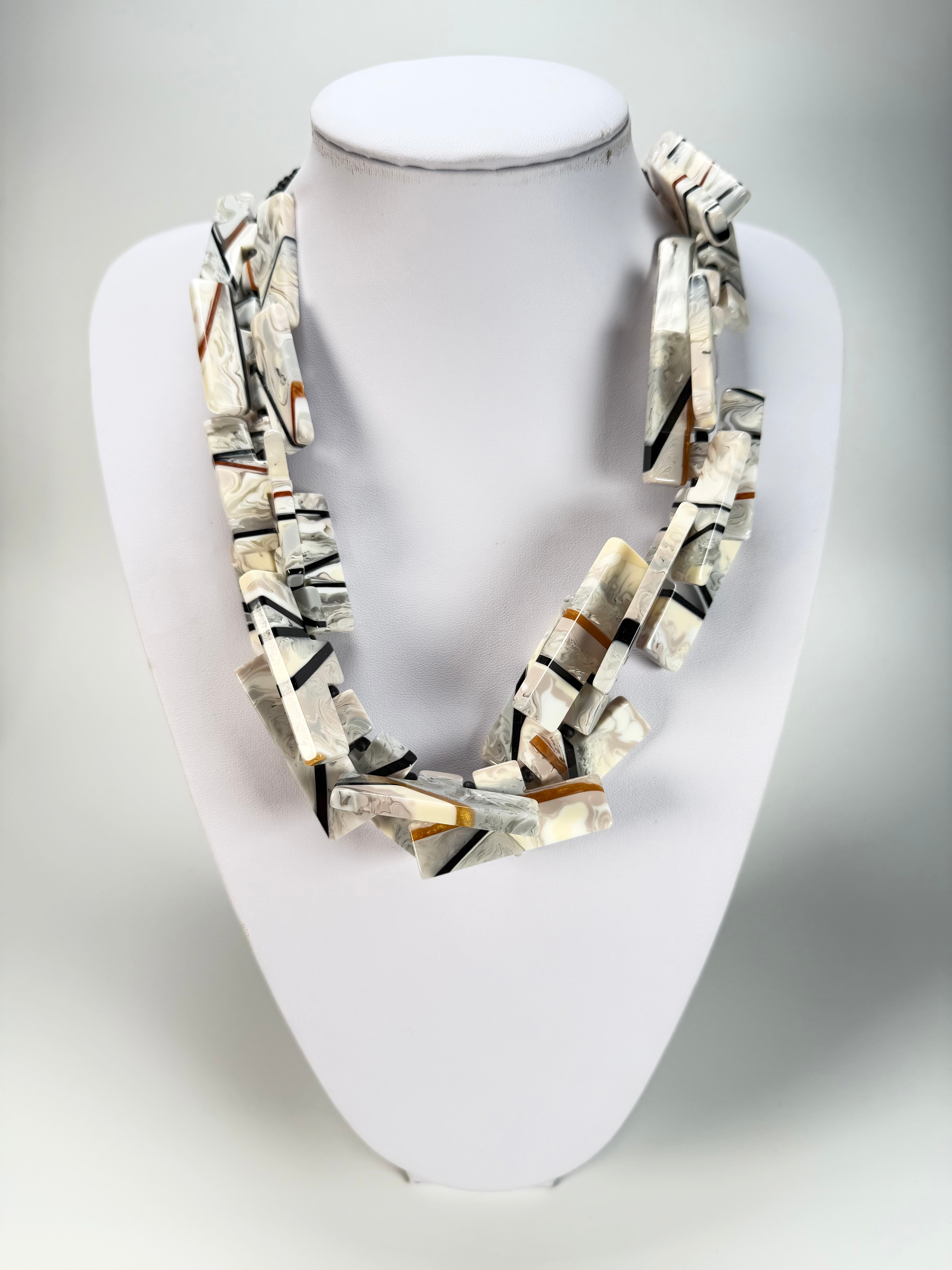 Sobral - Lágrima D'or "Neoconcretismo" Resin Necklace ( 003885 )