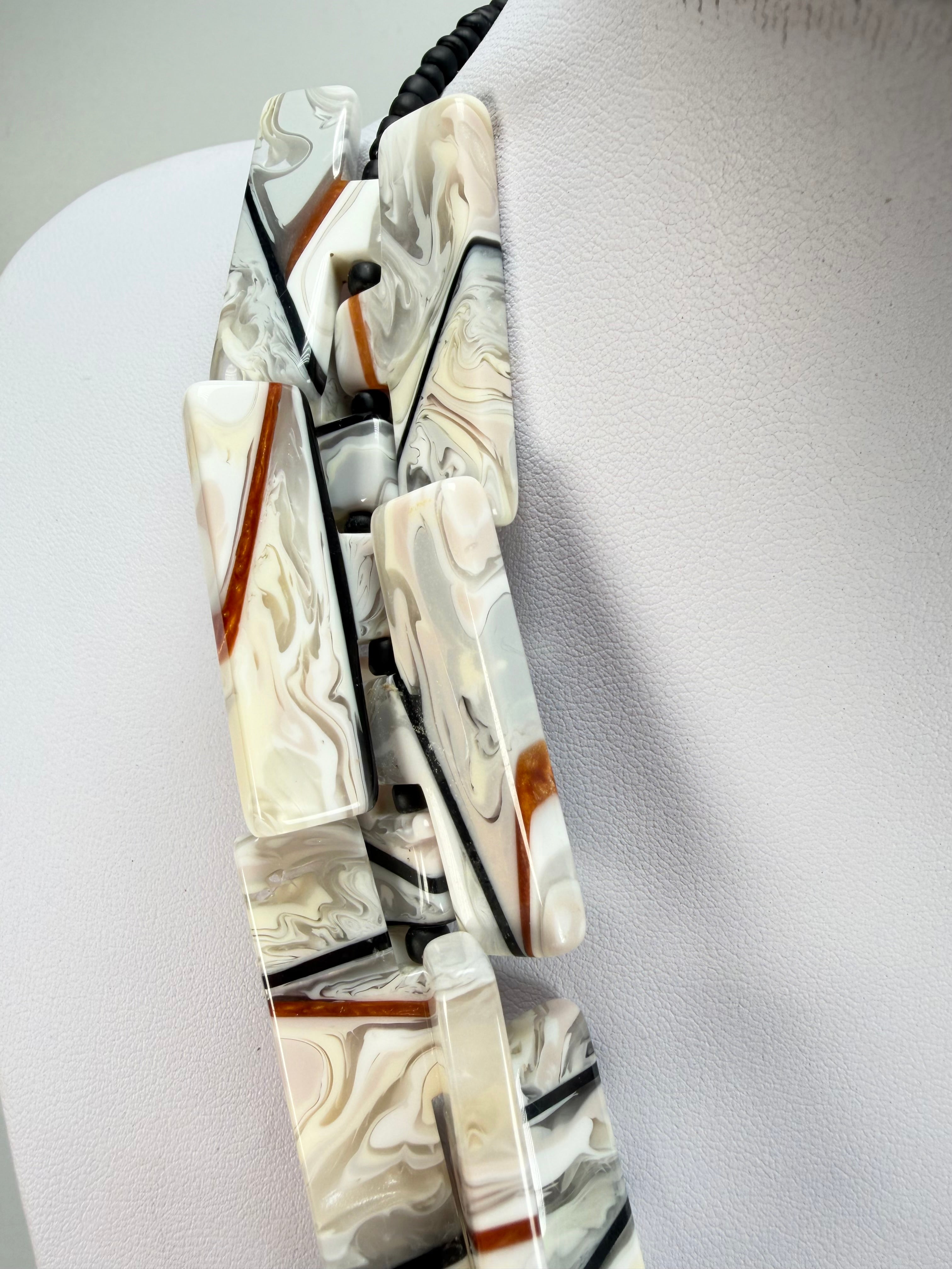 Sobral - Lágrima D'or "Neoconcretismo" Resin Necklace ( 003885 )