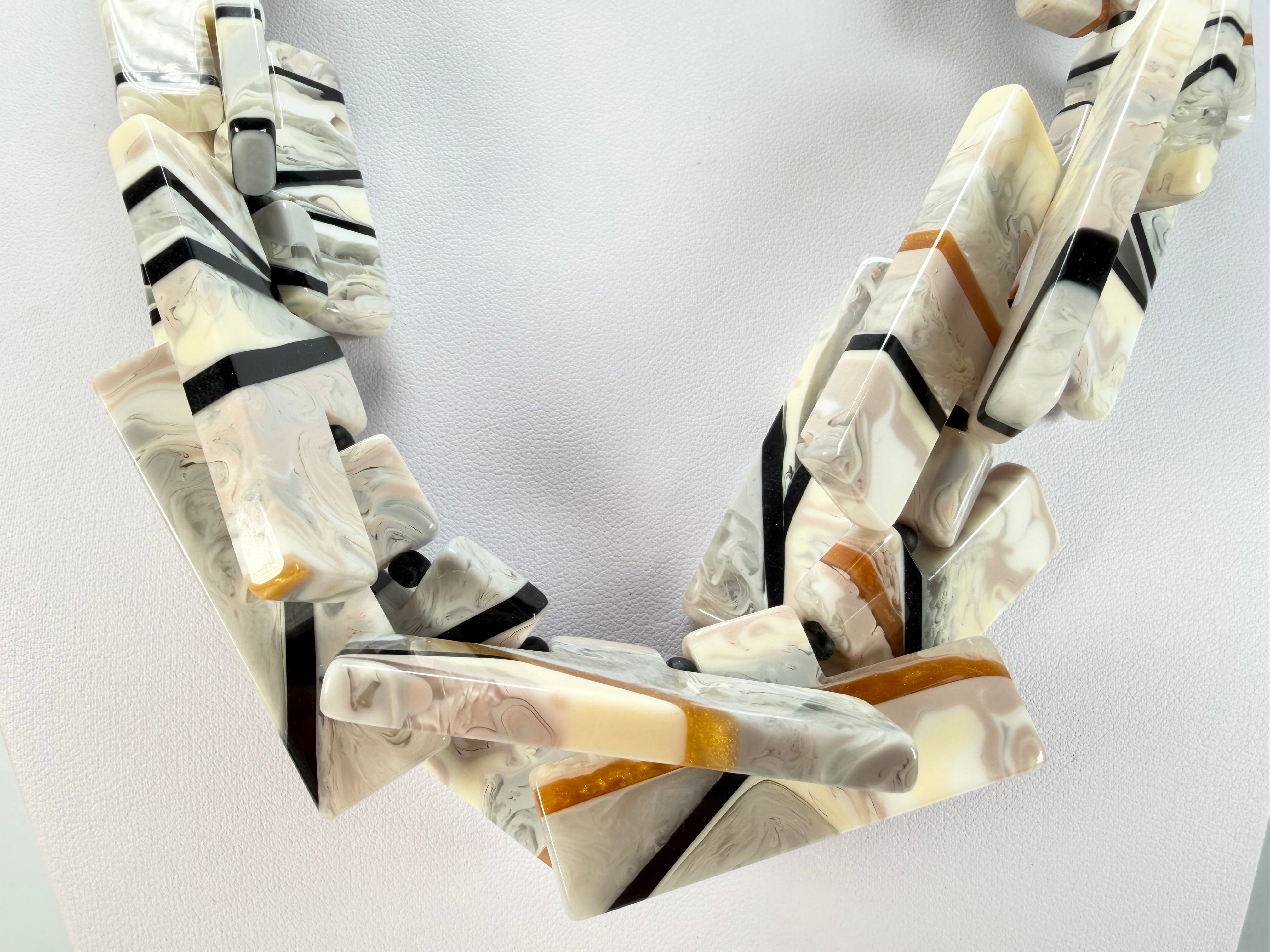 Sobral - Lágrima D'or "Neoconcretismo" Resin Necklace ( 003885 )