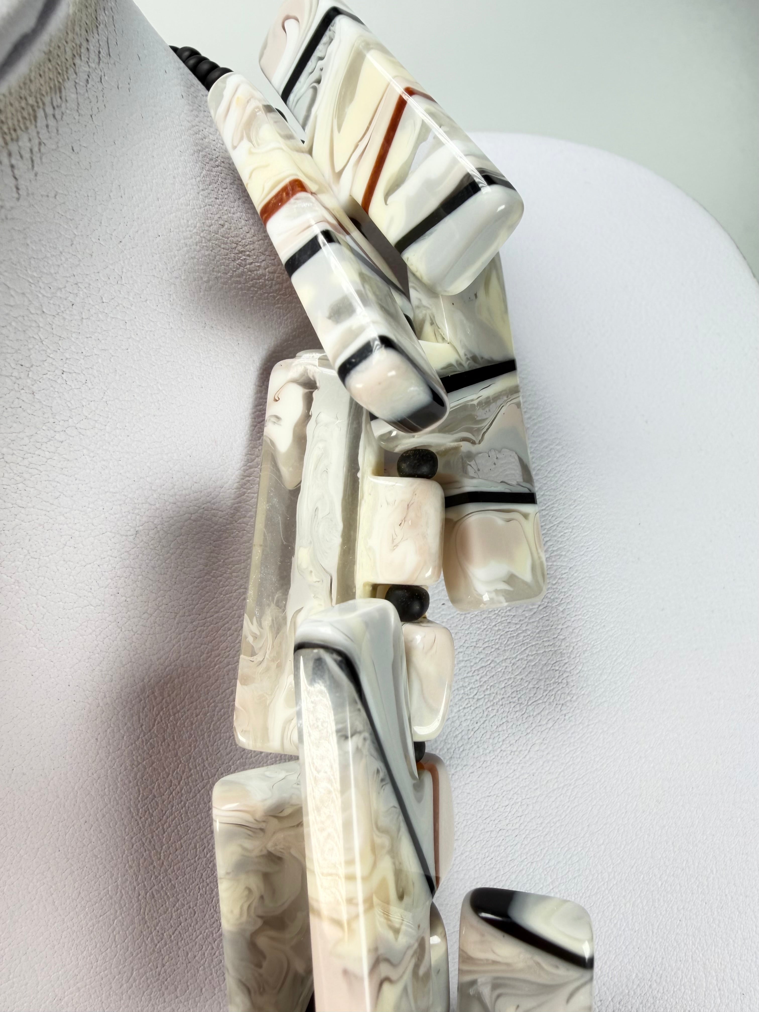 Sobral - Lágrima D'or "Neoconcretismo" Resin Necklace ( 003885 )