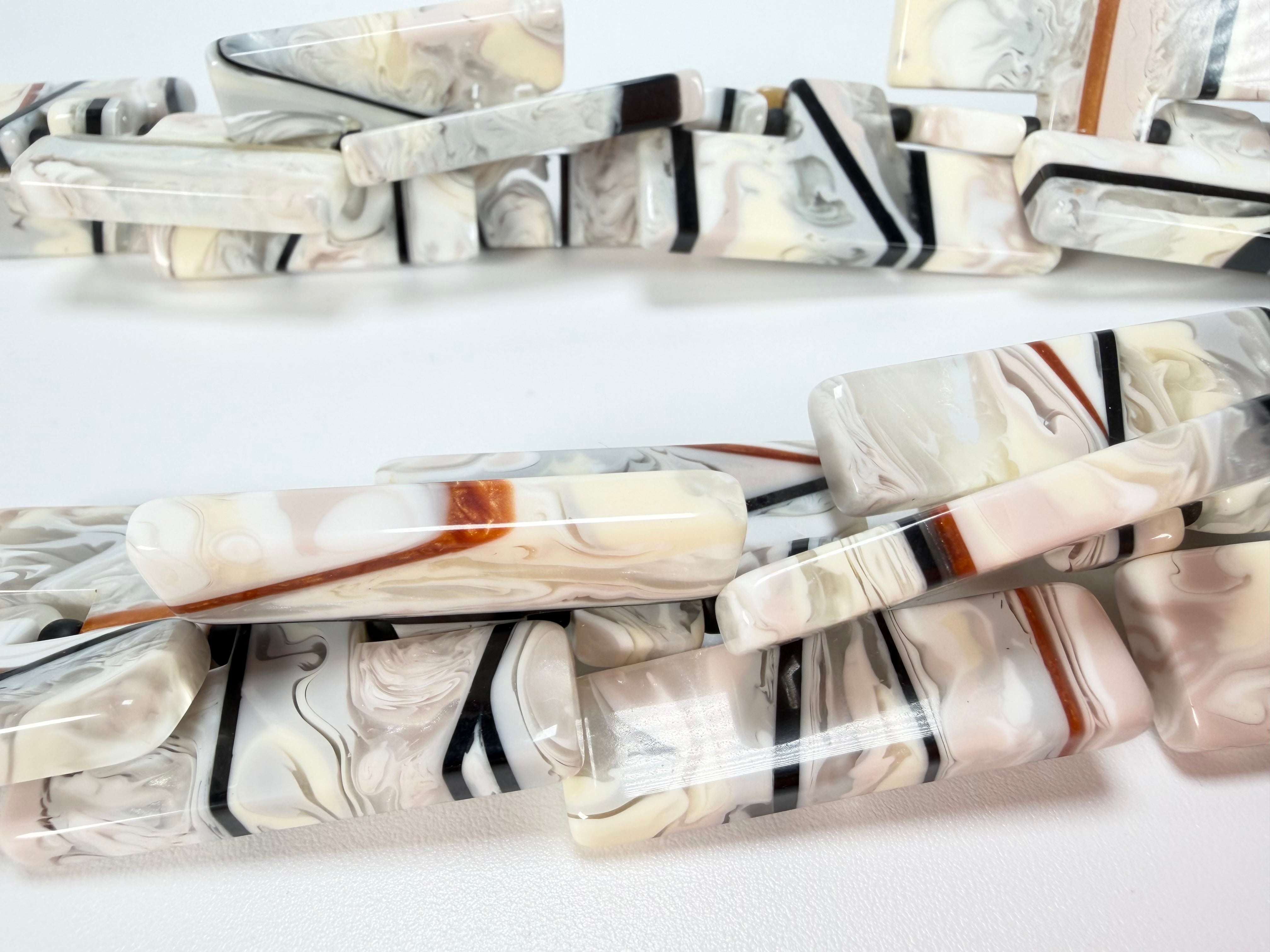 Sobral - Lágrima D'or "Neoconcretismo" Resin Necklace ( 003885 )