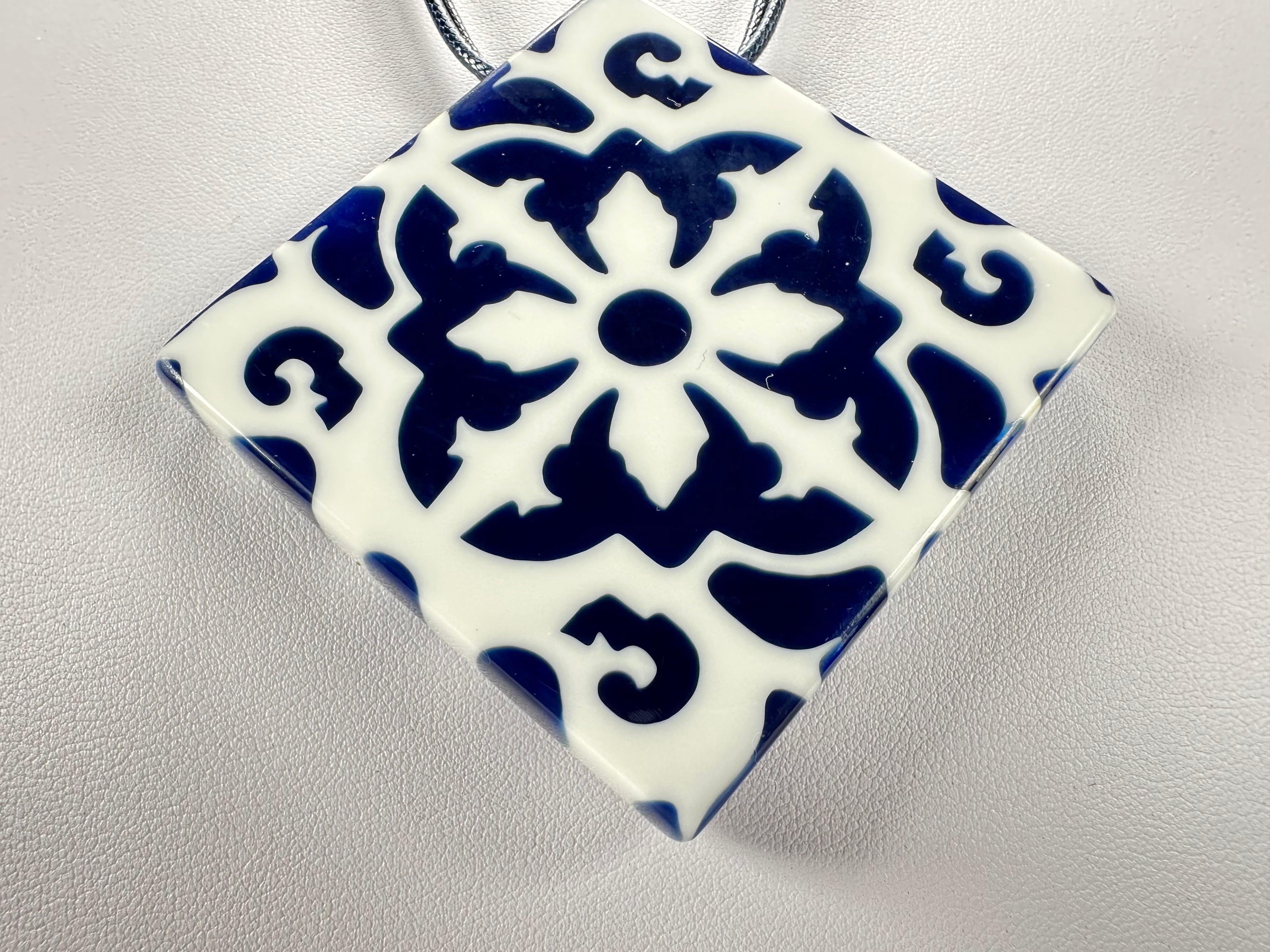 Sobral - Lisboa "Belém" Resin Necklace ( 005484 )
