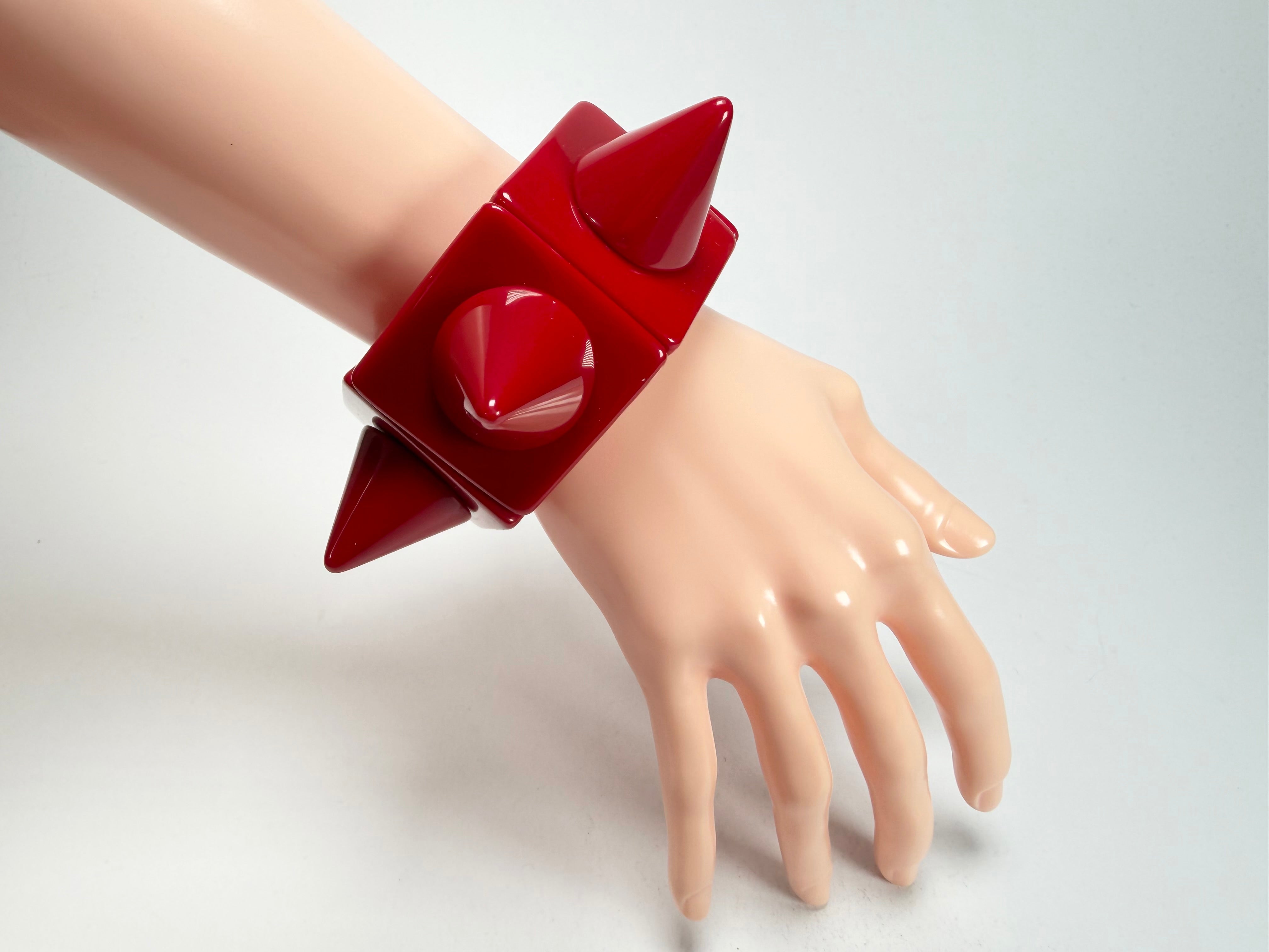 Sobral - Mix 2023 "Sabrina KL" Red Resin Bracelet ( 002893 )