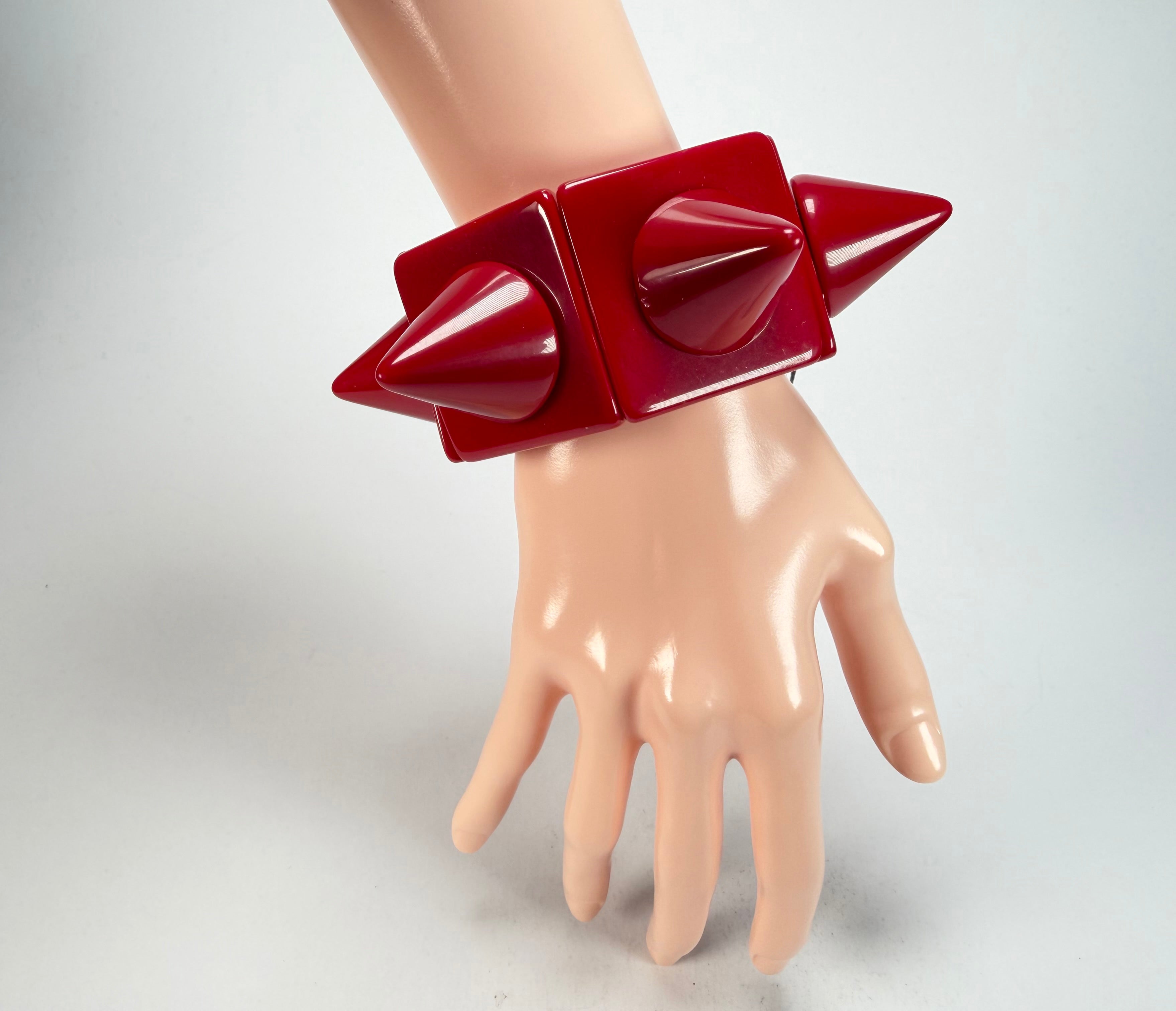 Sobral - Mix 2023 "Sabrina KL" Red Resin Bracelet ( 002893 )