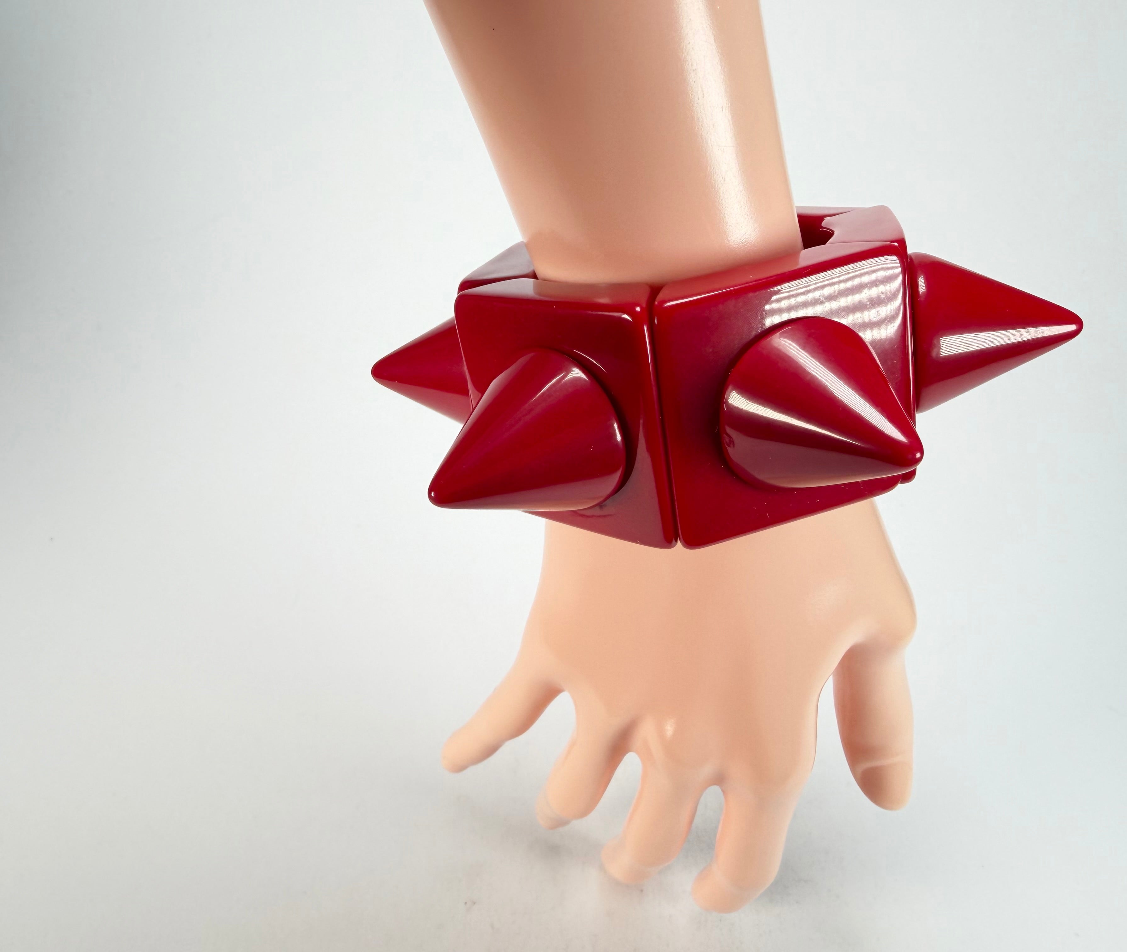 Sobral - Mix 2023 "Sabrina KL" Red Resin Bracelet ( 002893 )