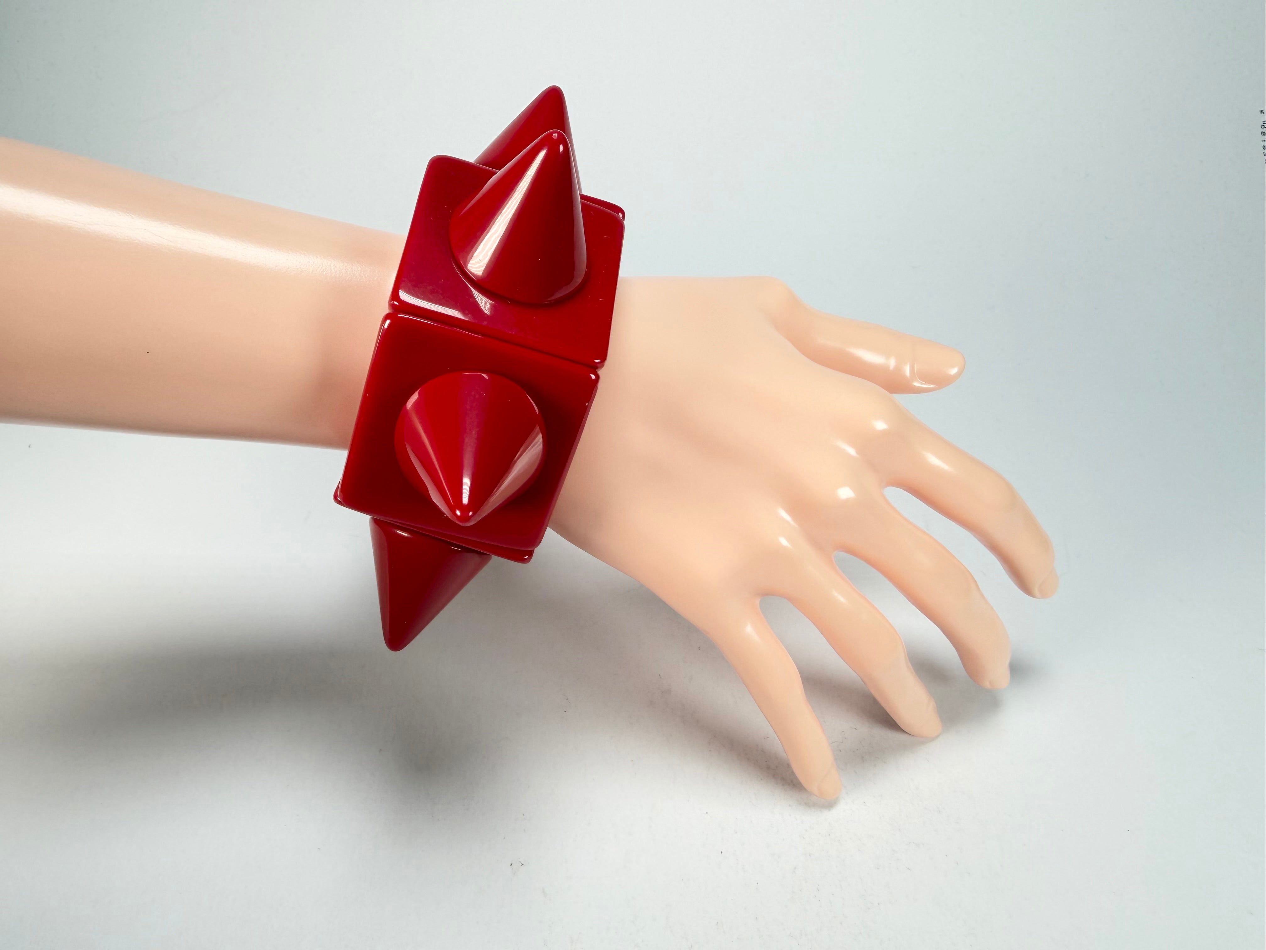Sobral - Mix 2023 "Sabrina KL" Red Resin Bracelet ( 002893 )
