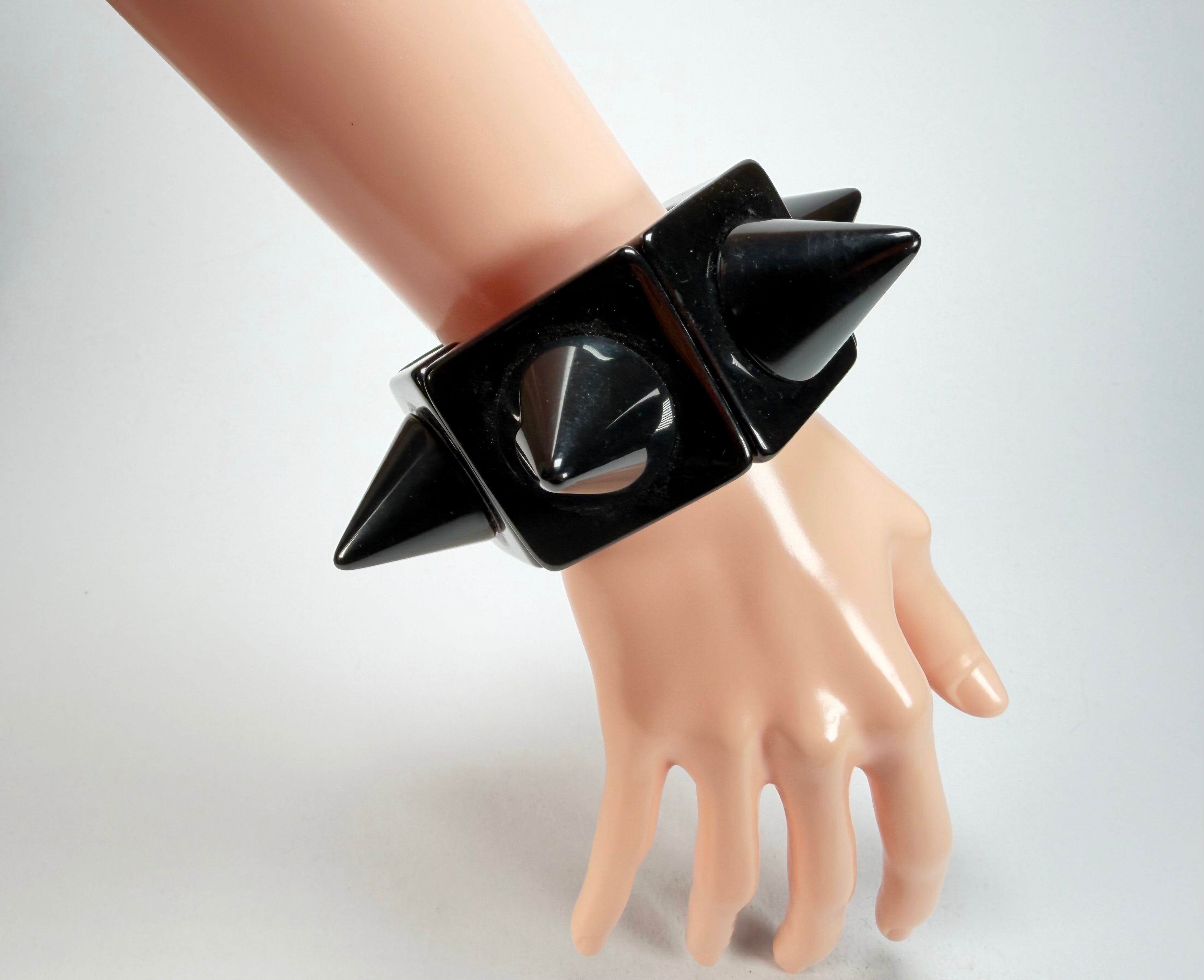 Sobral - Mix 2023 "Sabrina KL" Black Resin Bracelet ( 002893 )