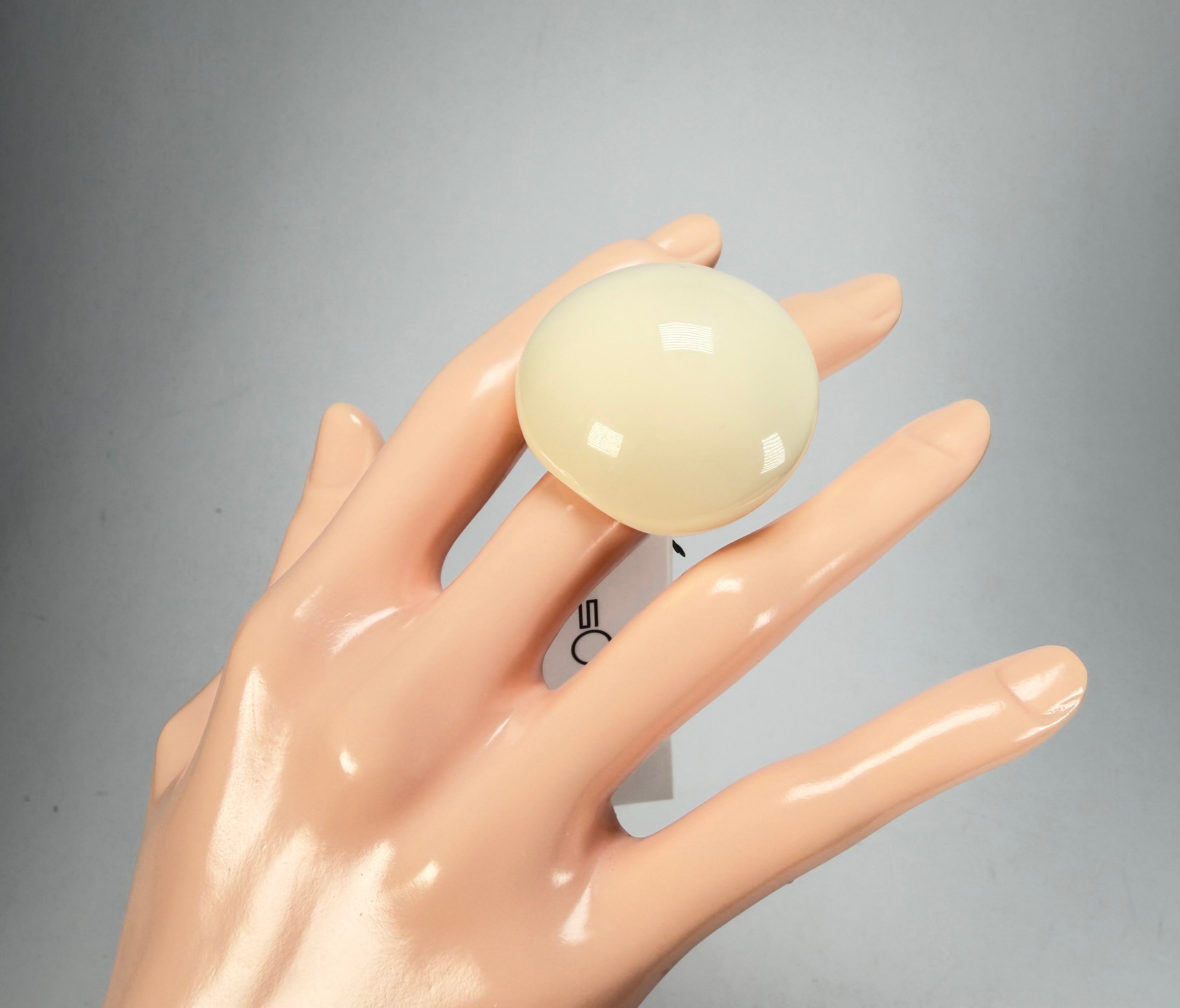 Sobral - Mix 2023 "Sintonia" Marfim Cream Resin Ring ( 003598 ) - Size UK M / US 6