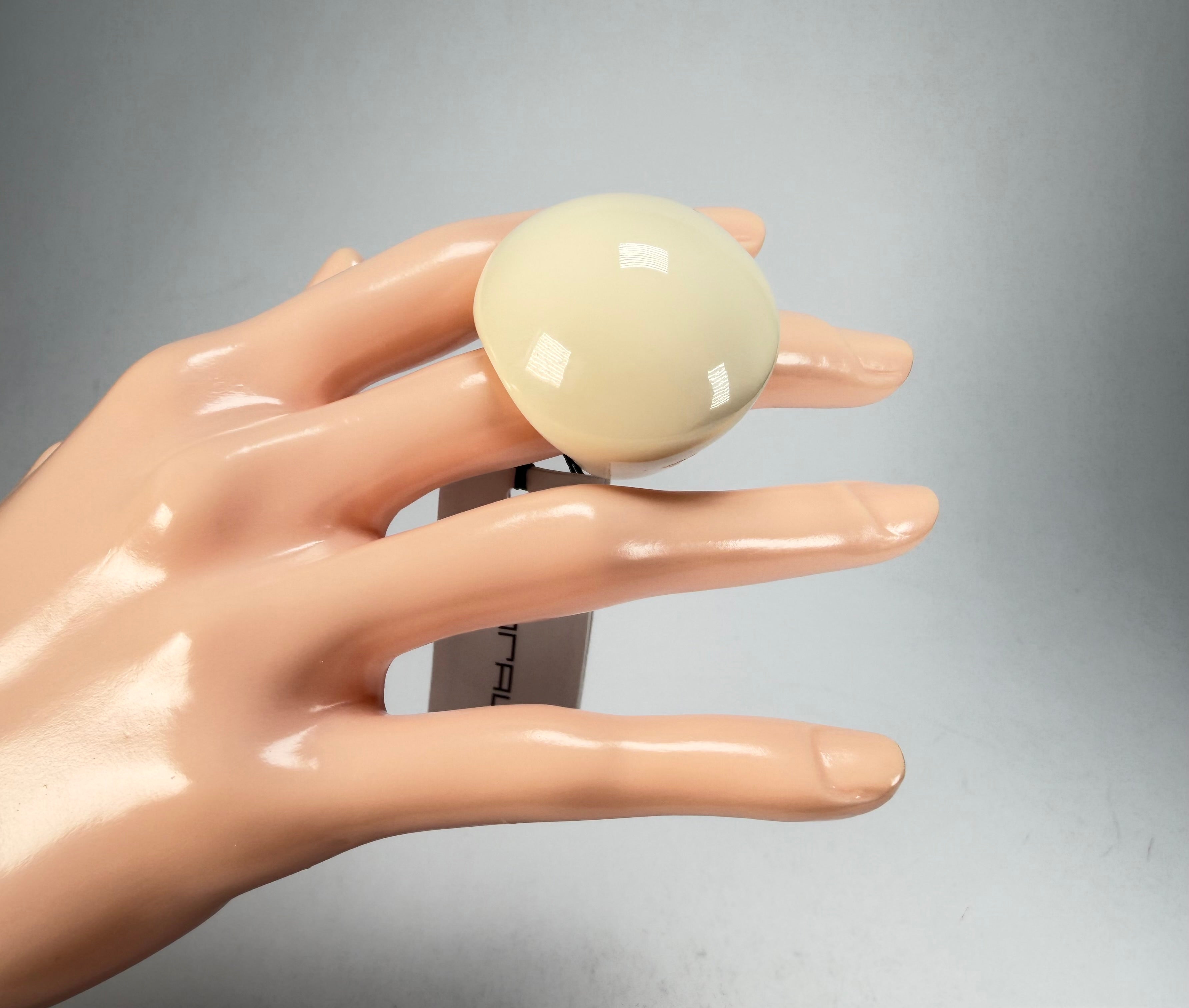 Sobral - Mix 2023 "Sintonia" Marfim Cream Resin Ring ( 003598 ) - Size UK M / US 6