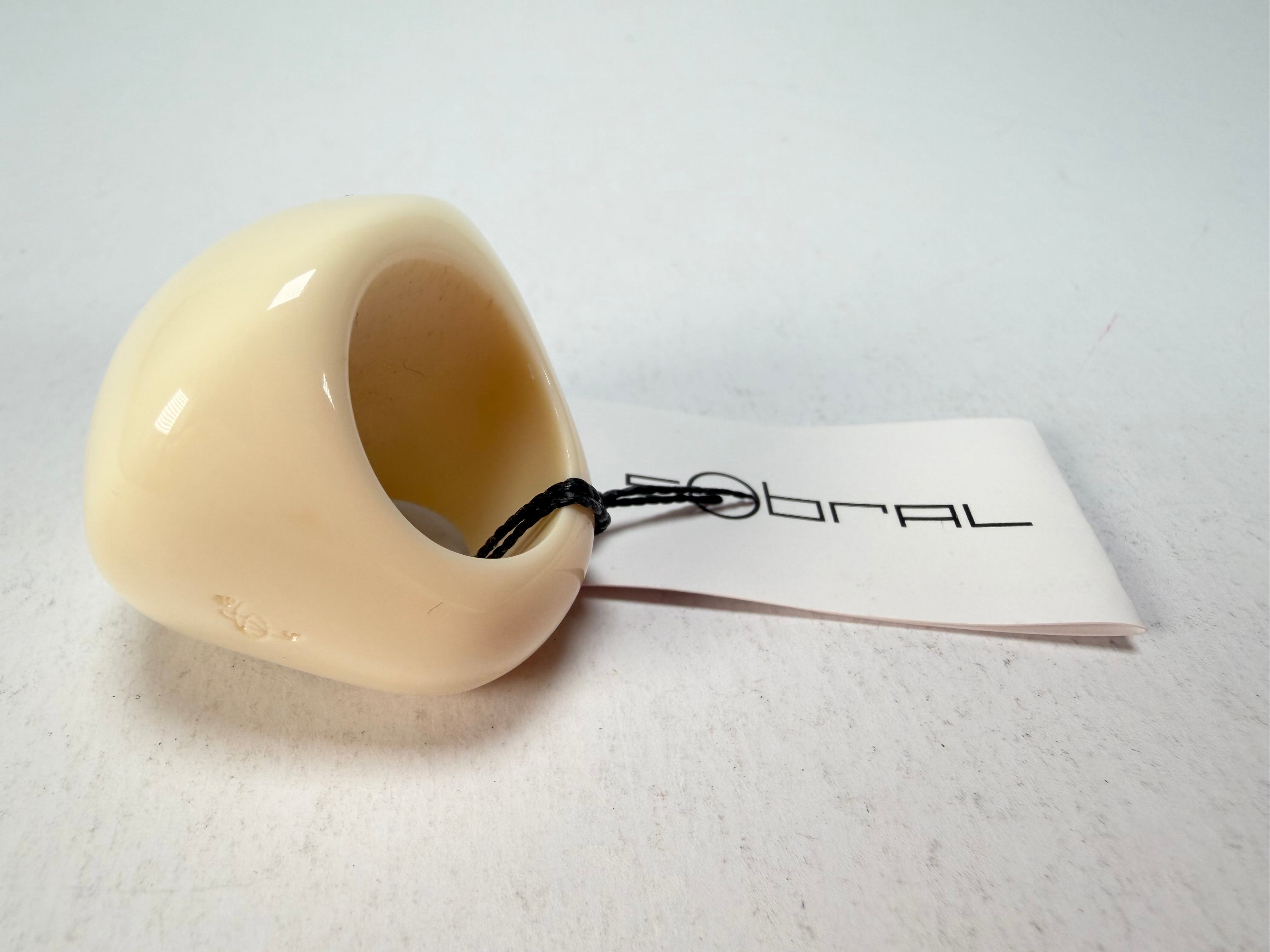 Sobral - Mix 2023 "Sintonia" Marfim Cream Resin Ring ( 003598 ) - Size UK M / US 6