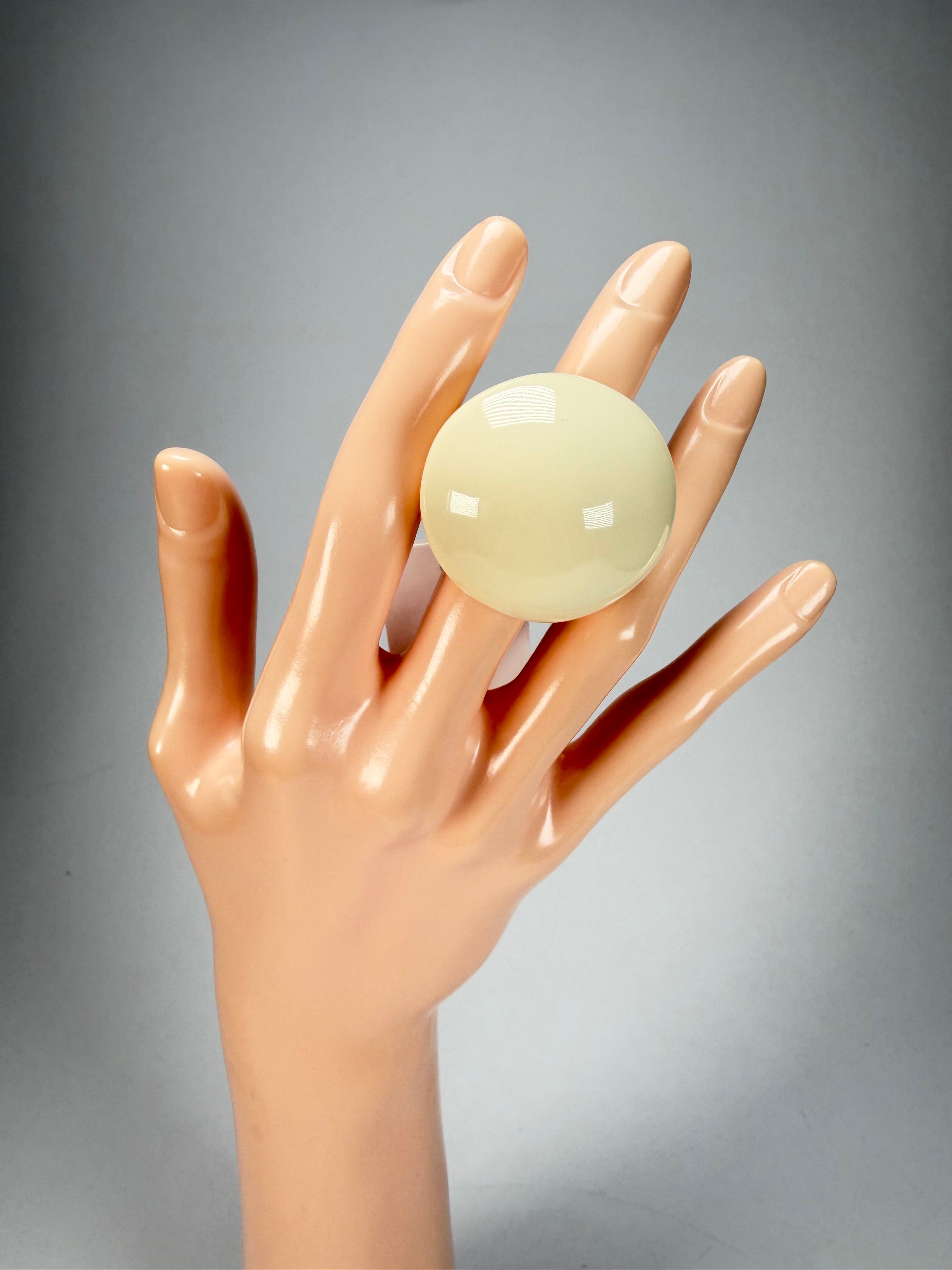 Sobral - Mix 2023 "Sintonia" Marfim Cream Resin Ring ( 003598 ) - Size UK M / US 6