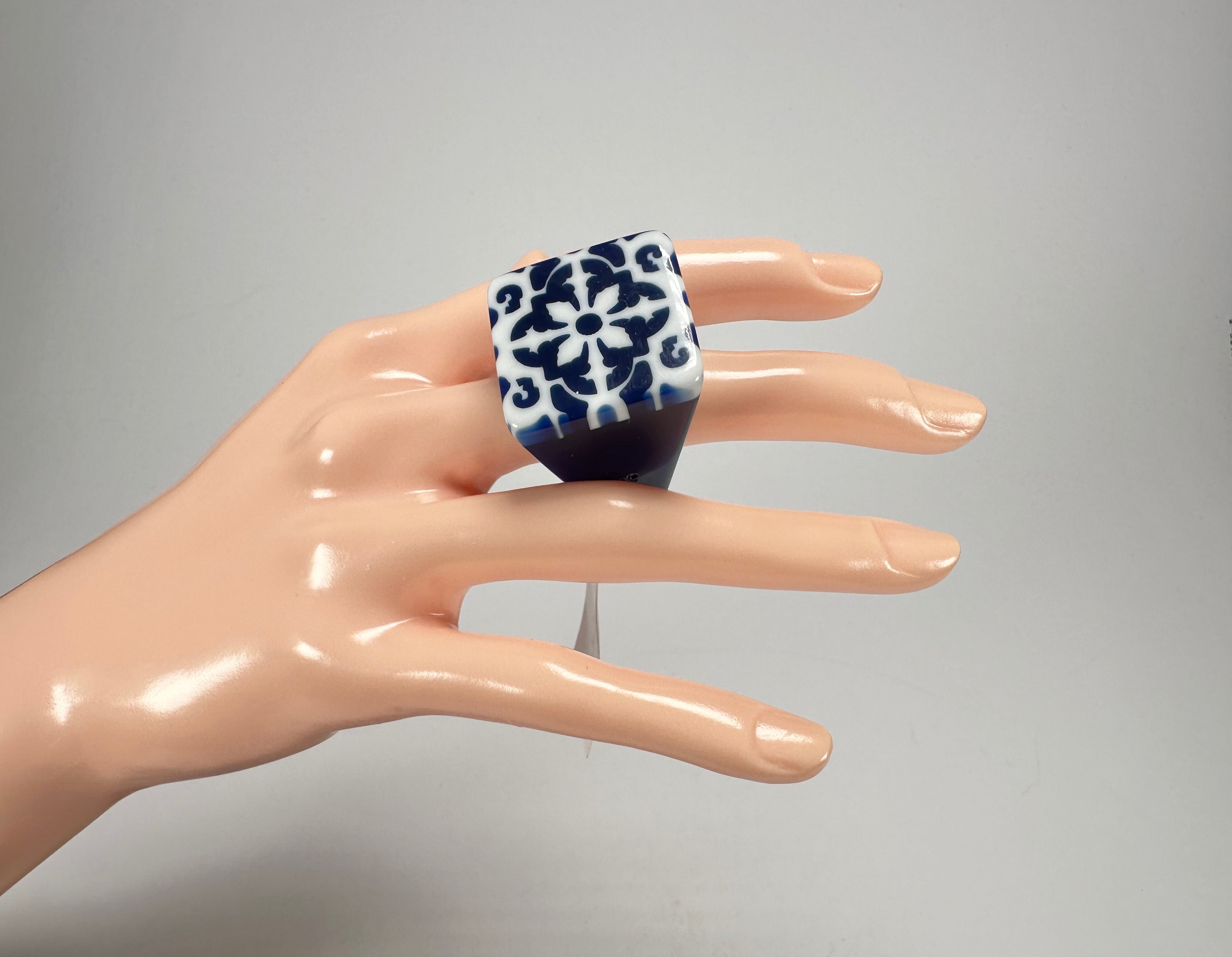 Sobral - Lisboa "Belém" Resin Ring ( 005478 ) - Size UK Q / US 8