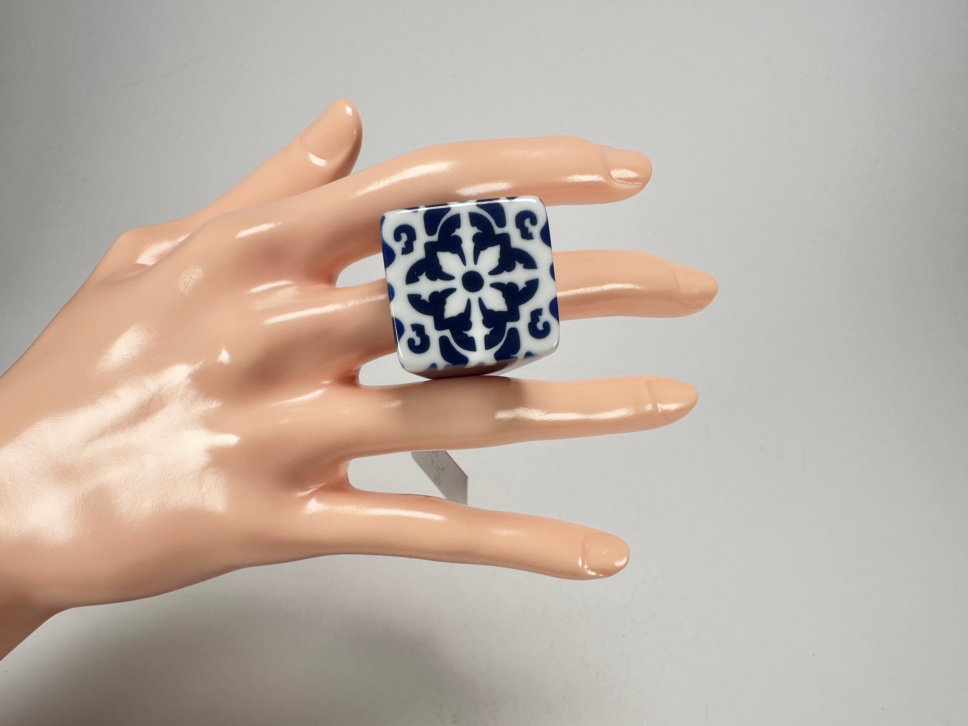 Sobral - Lisboa "Belém" Resin Ring ( 005478 ) - Size UK R / US 9