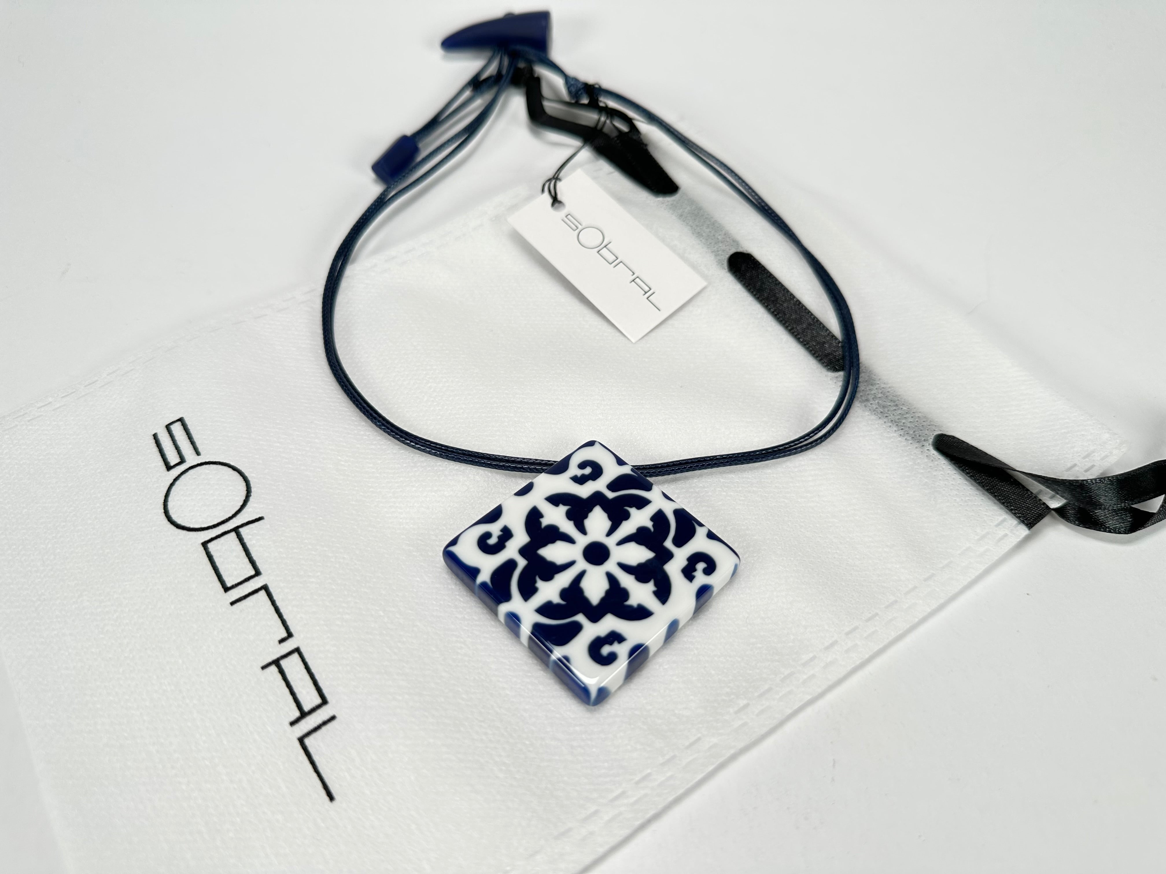 Sobral - Lisboa "Alfama" Resin Necklace ( 005476 )